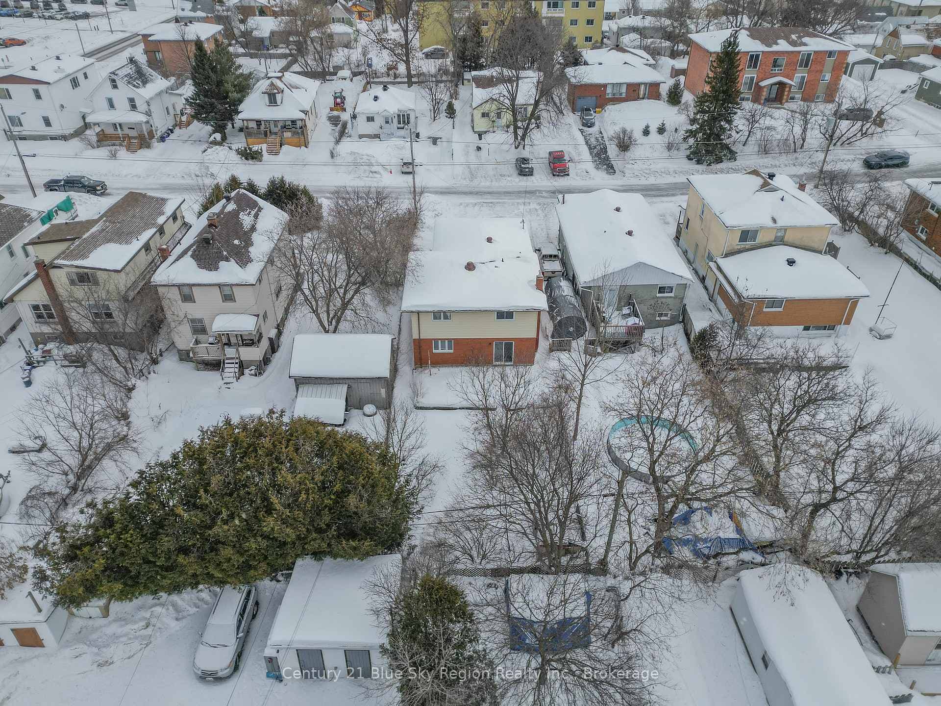 573 McLeod Street photo 7