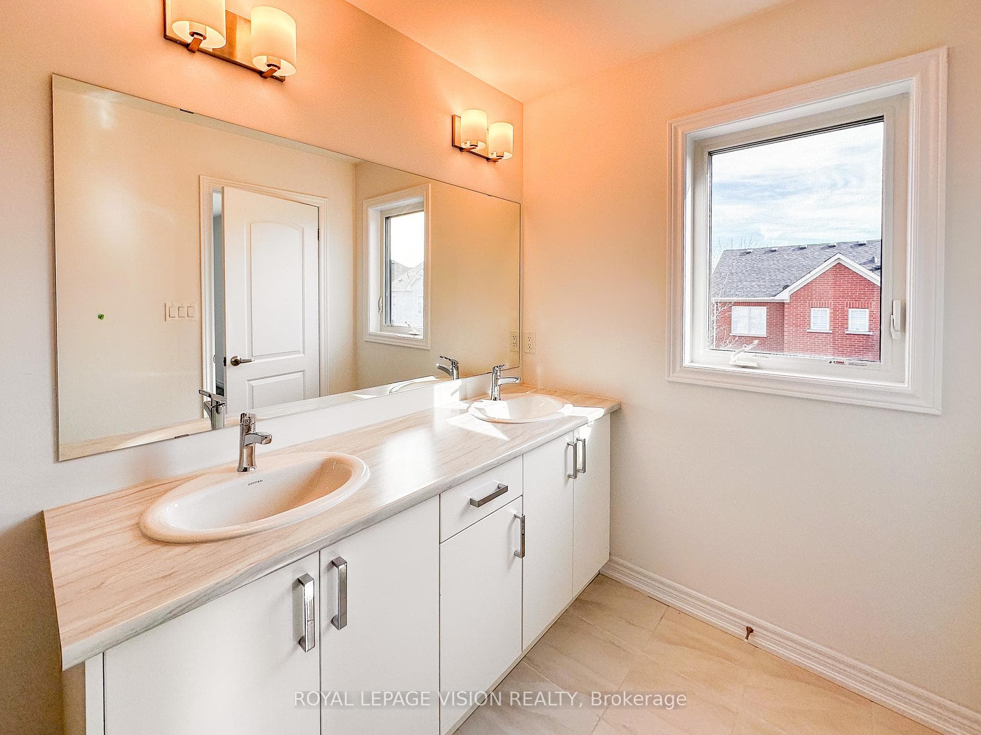 21 Sorbara Way photo 10