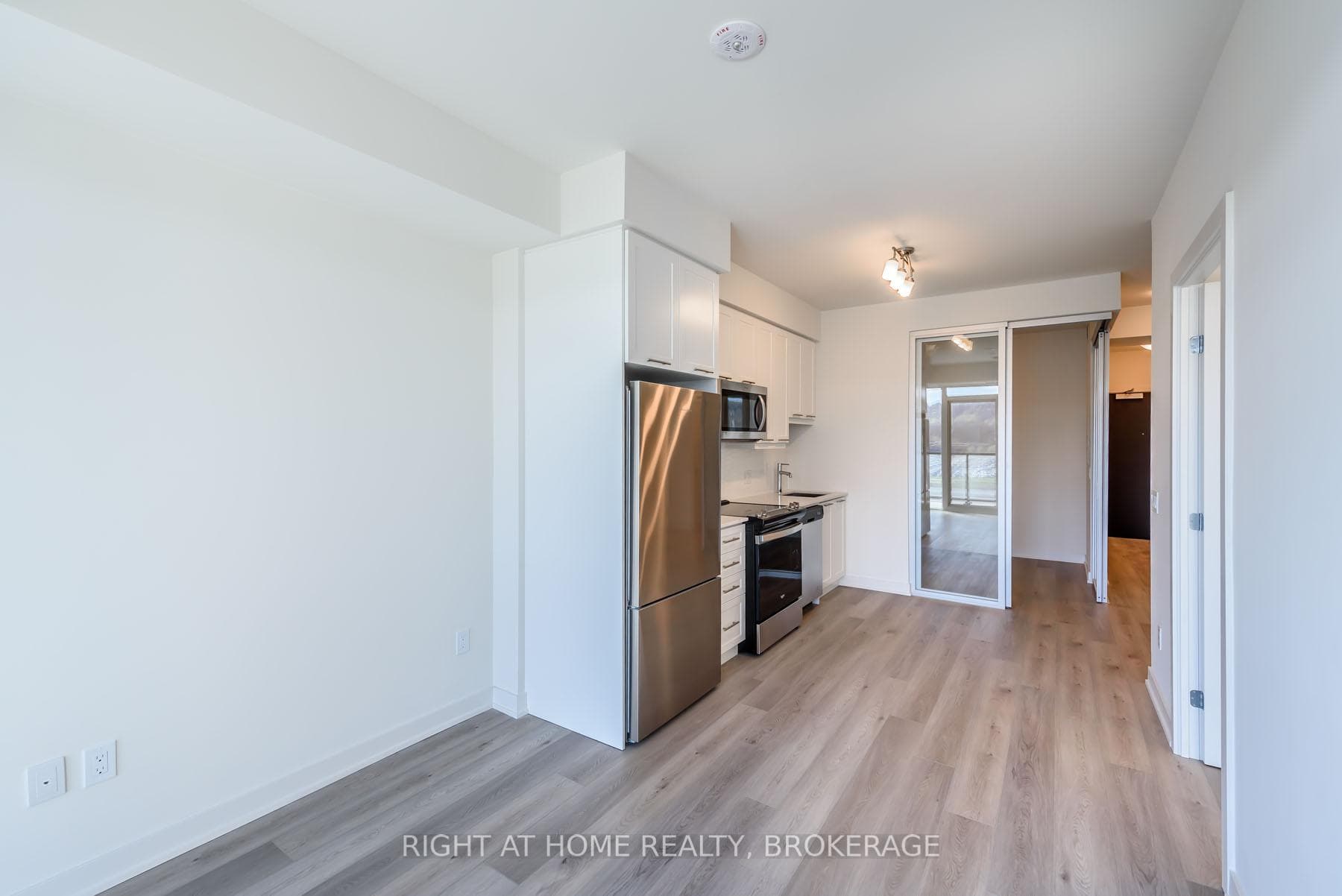 385 WINSTON Road Unit 712 photo 9