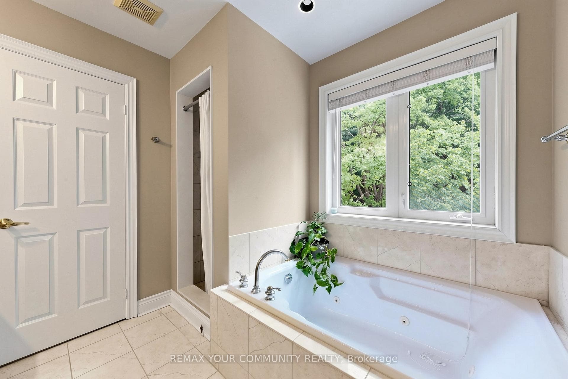 104 Westbury Court photo 30