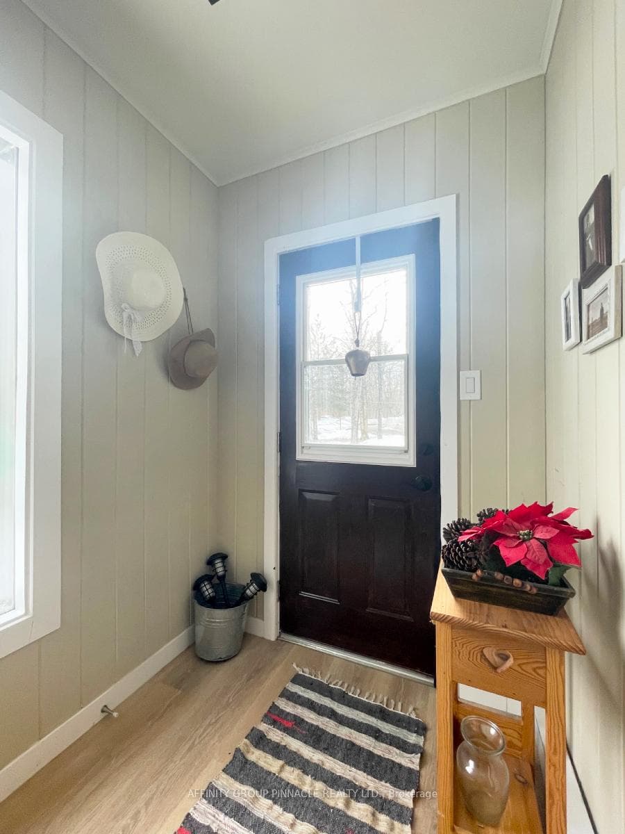 96 Pinewood Road photo 24
