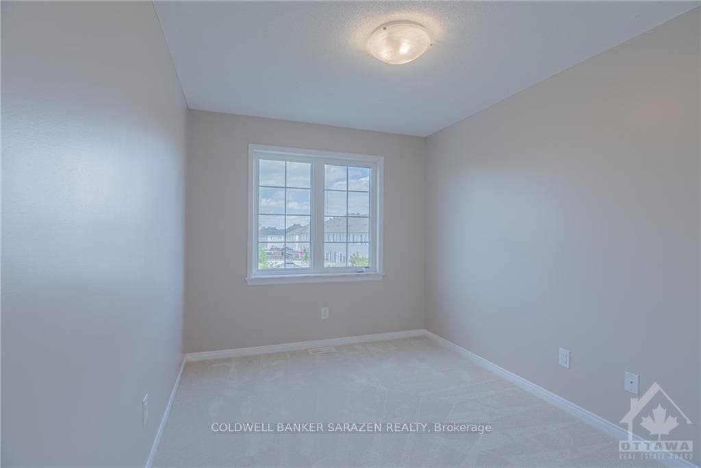 150 LARAMIE Crescent photo 24
