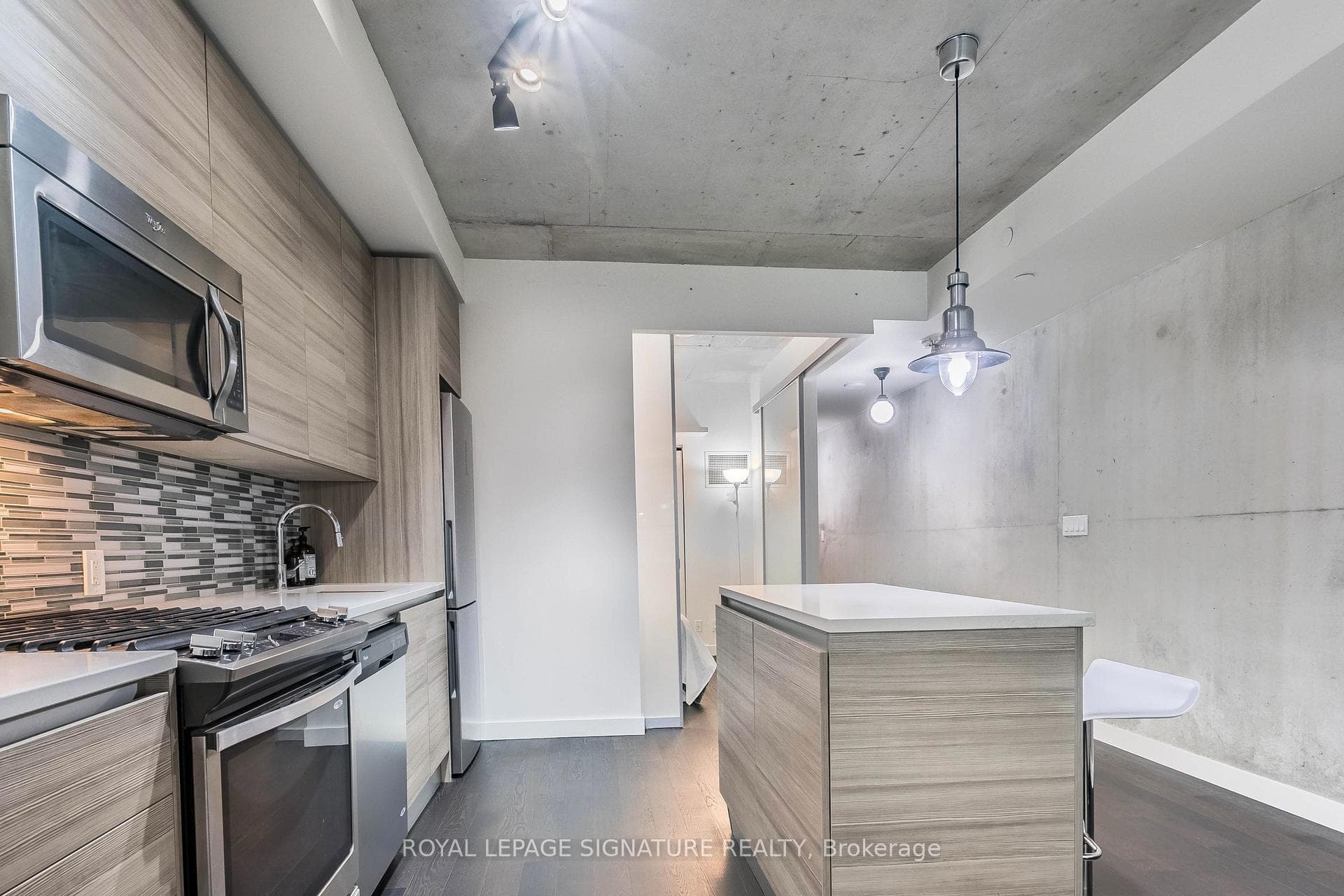 111 Bathurst Street Unit 318 photo 8