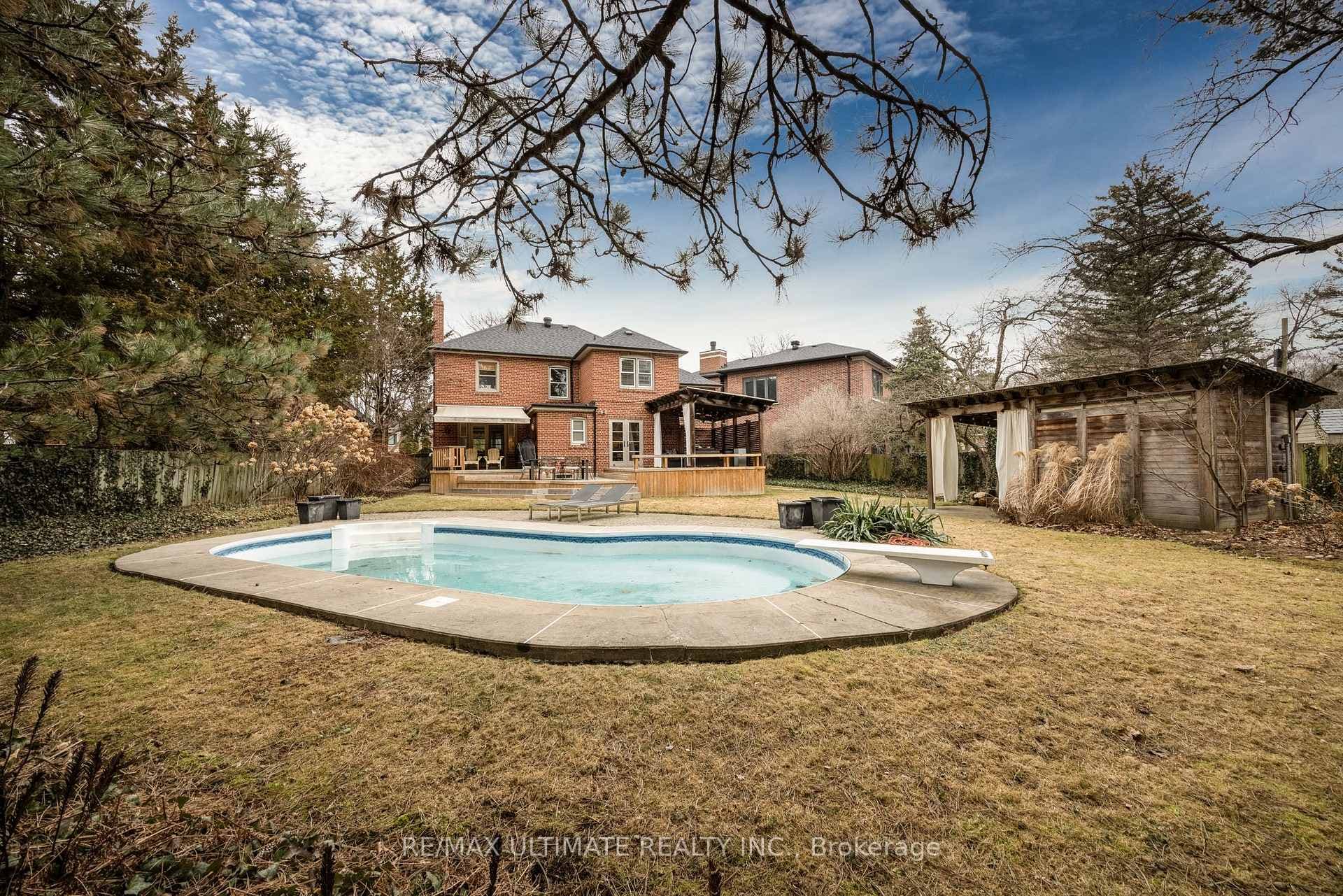 Pool /huge lot