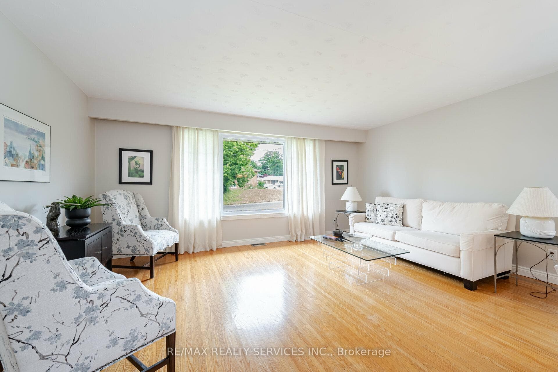 485 Bernhard Crescent photo 4