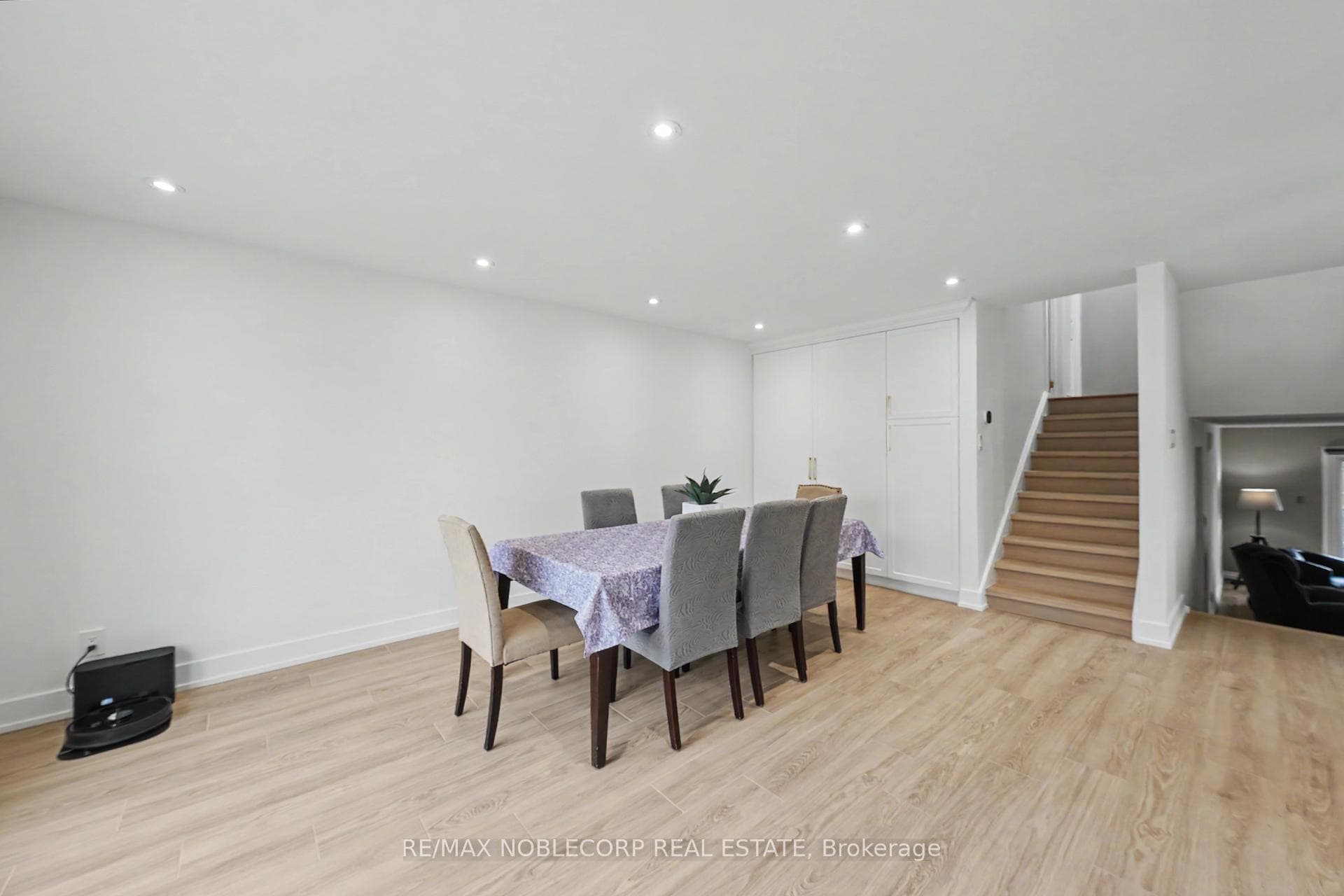 24 Maple Avenue photo 17