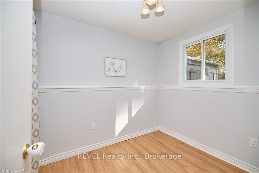 110 STRADA Boulevard photo 30