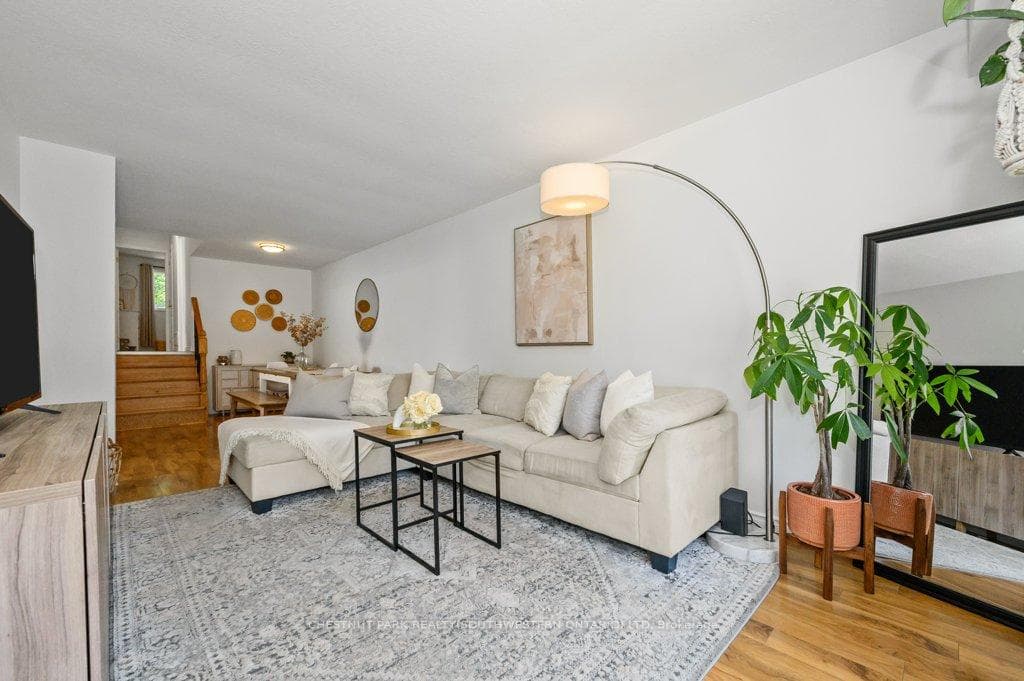 10 Nickolas Crescent photo 11
