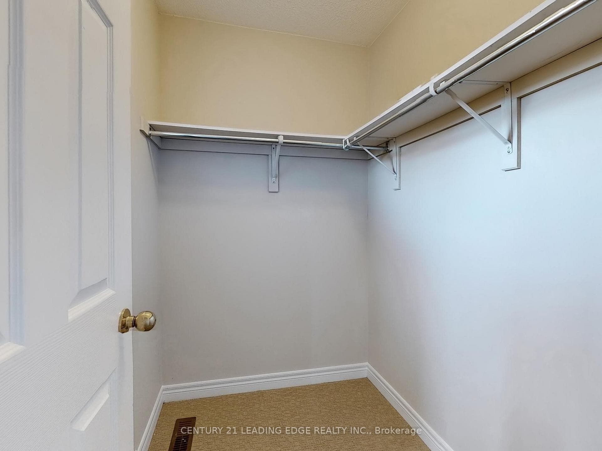 77 LAURENDALE Avenue photo 18