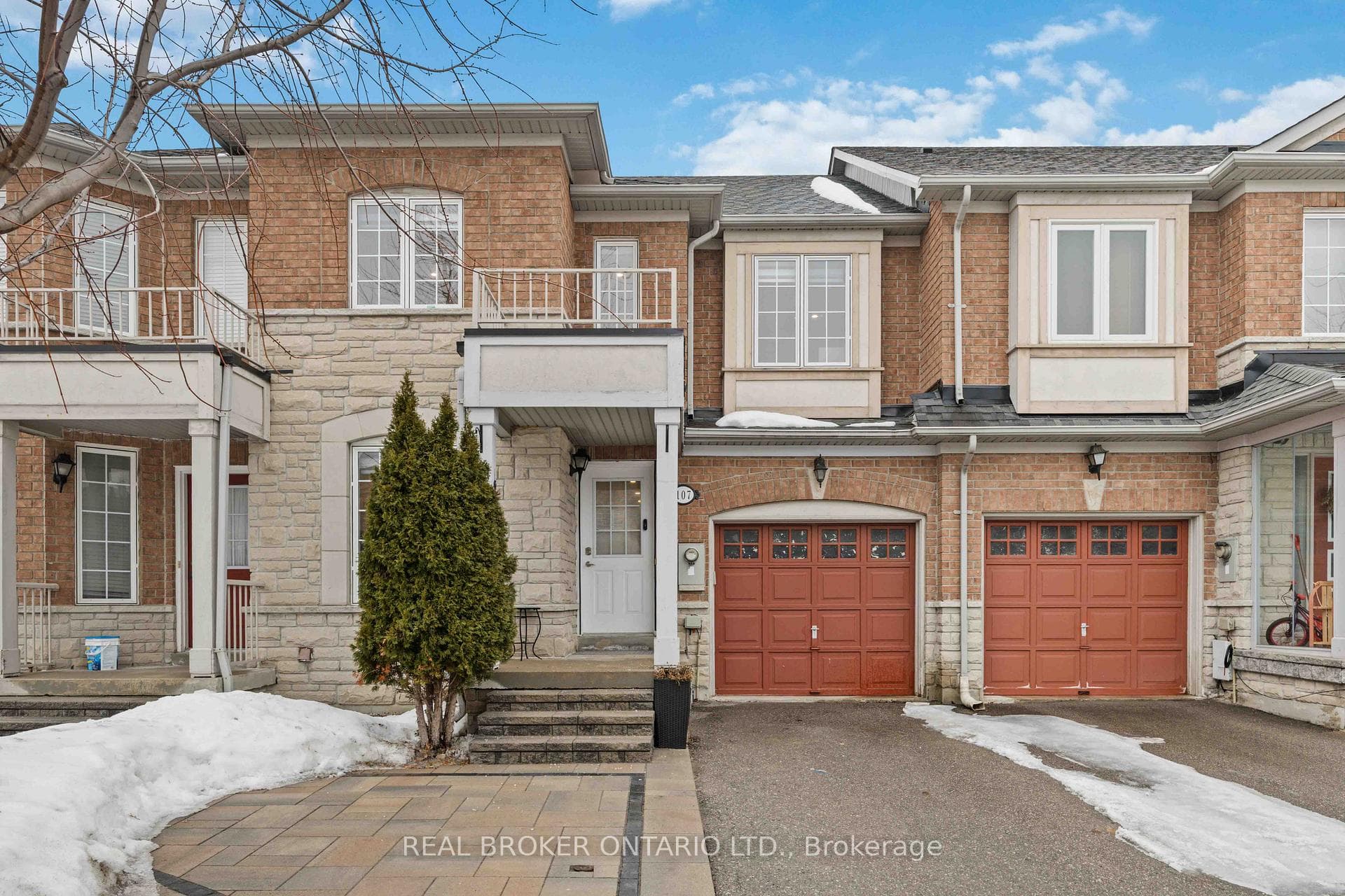 107 Rideau Drive photo 1