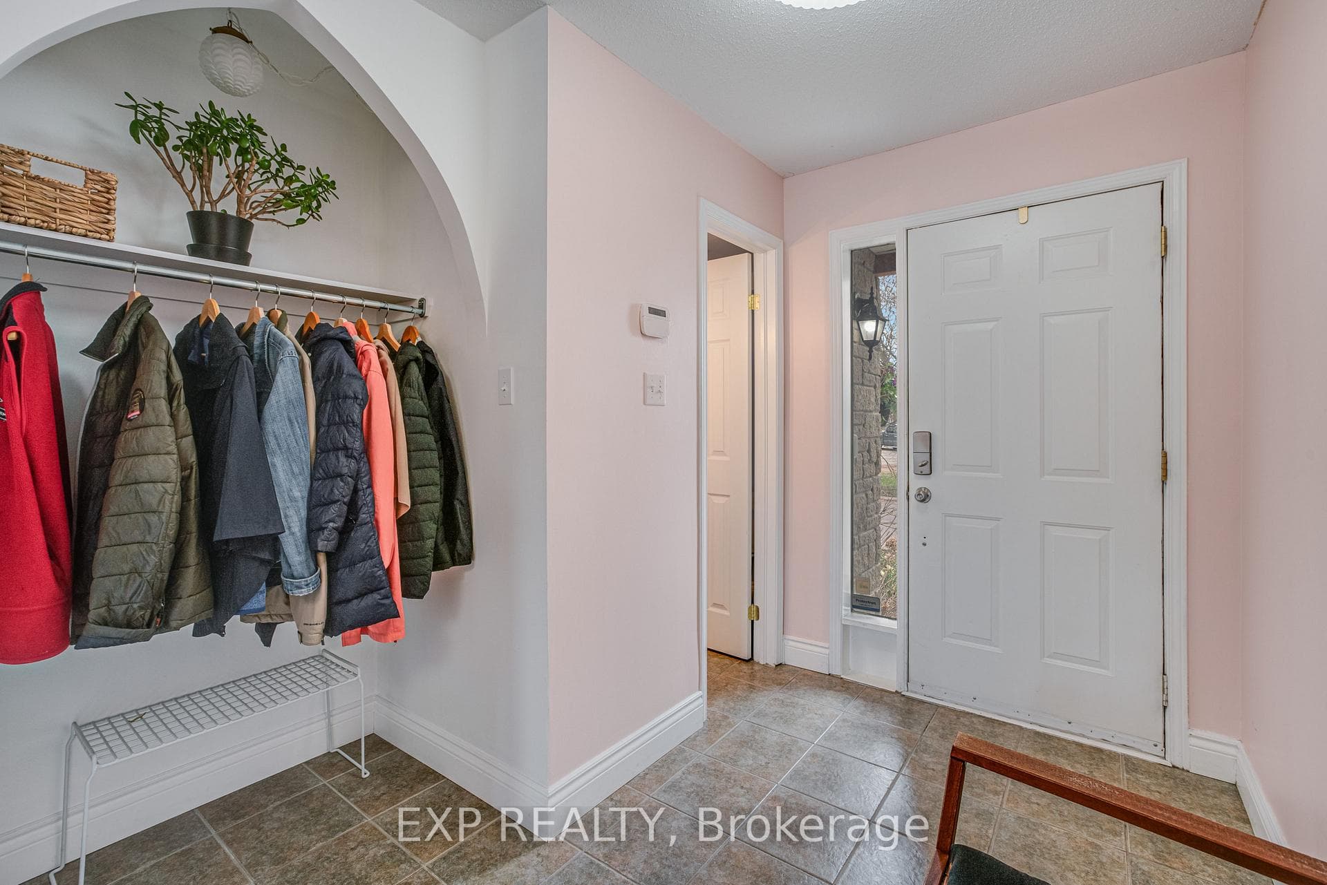 177 Arcola Private photo 6