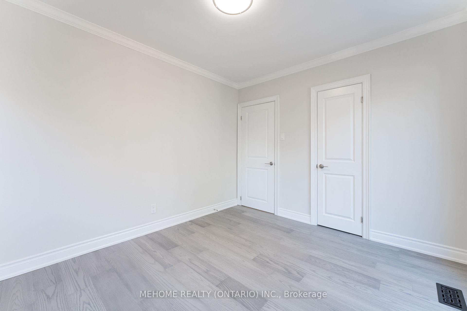 33 Ellington Drive Unit Main photo 11