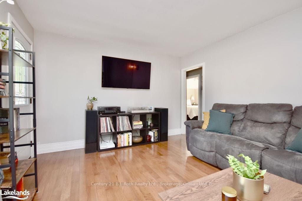 120 WESTMOUNT Drive photo 9