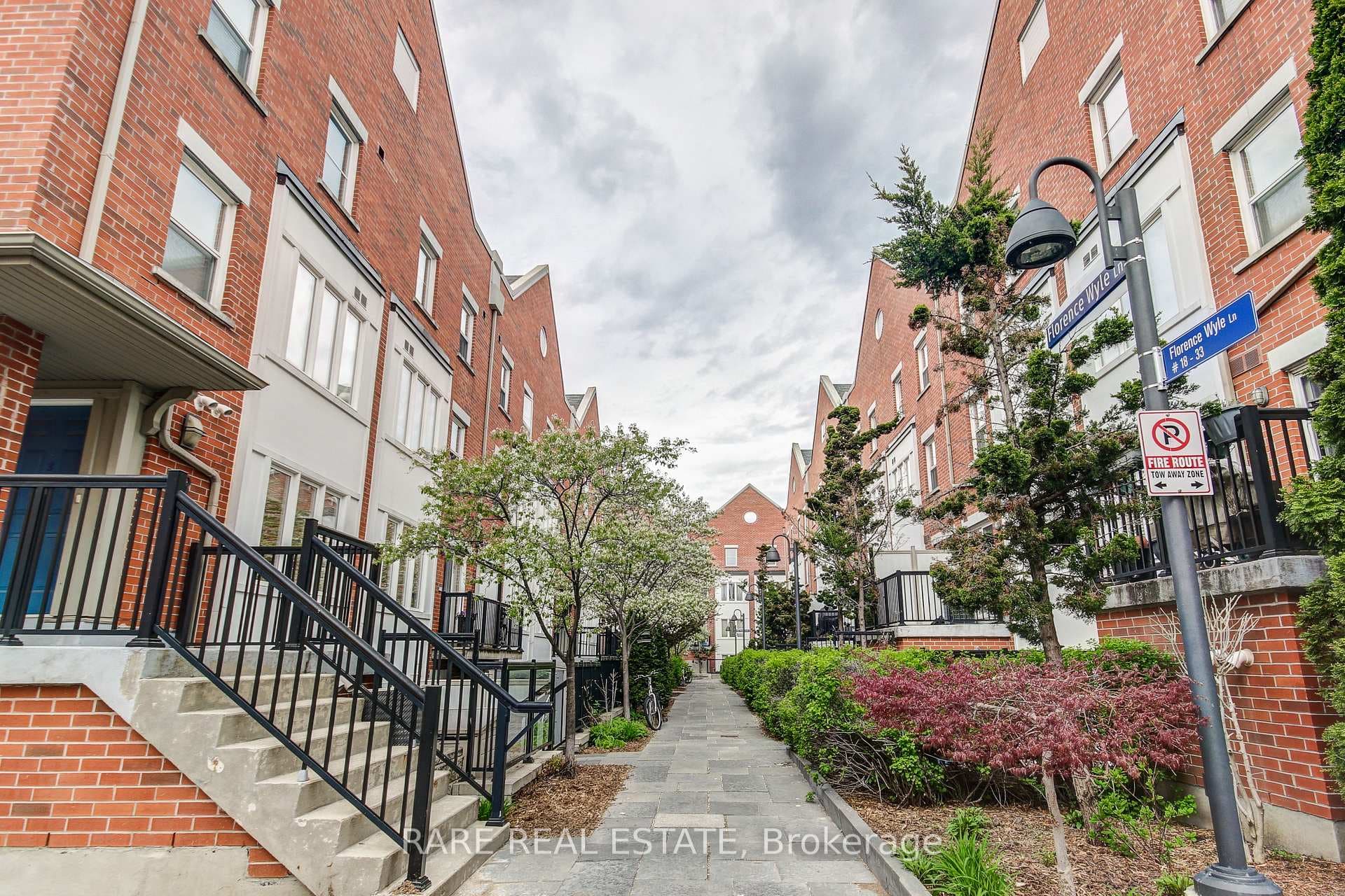 24 Florence Wyle Lane Unit 3 photo 2