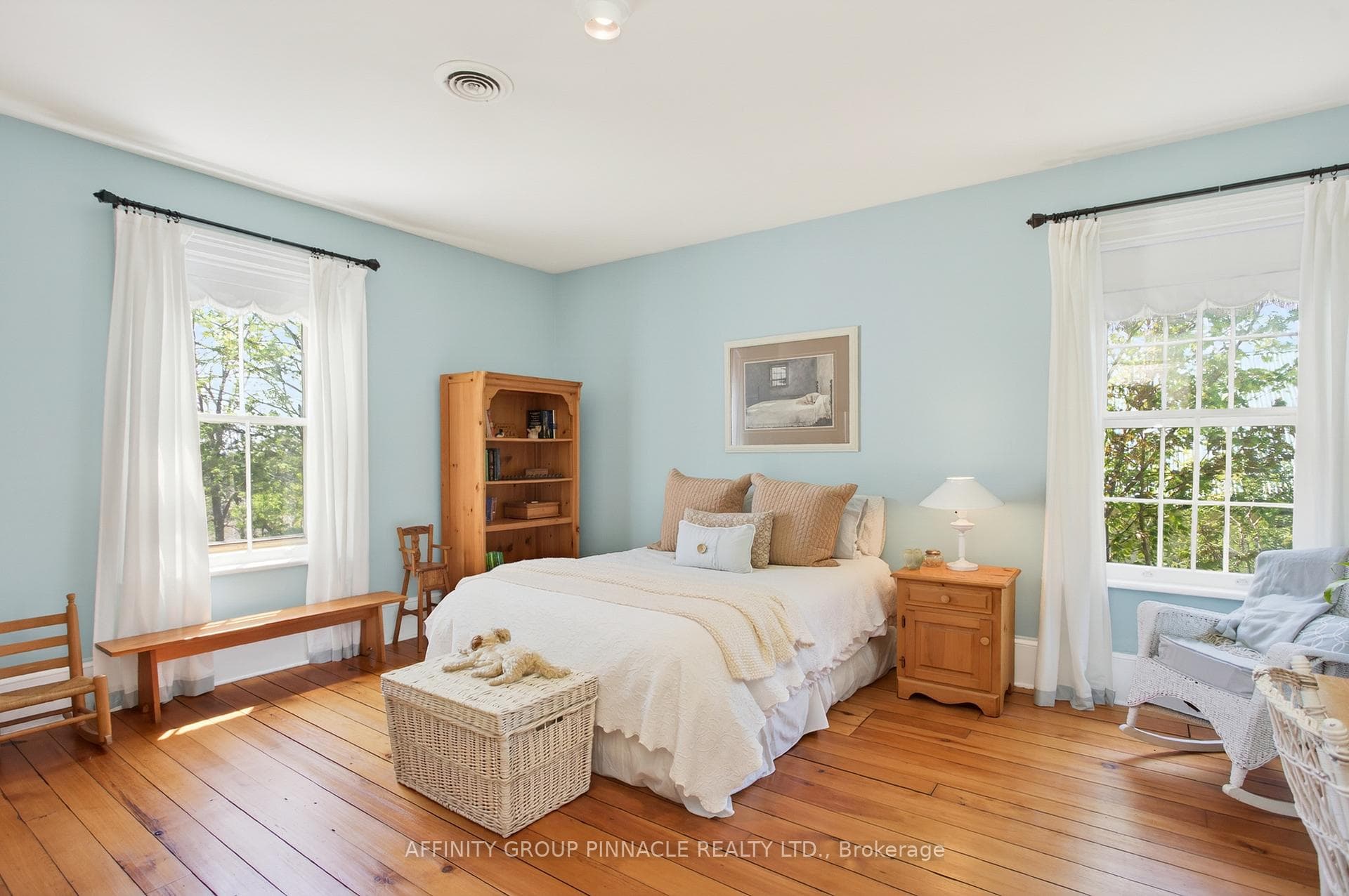 145 King Street photo 36