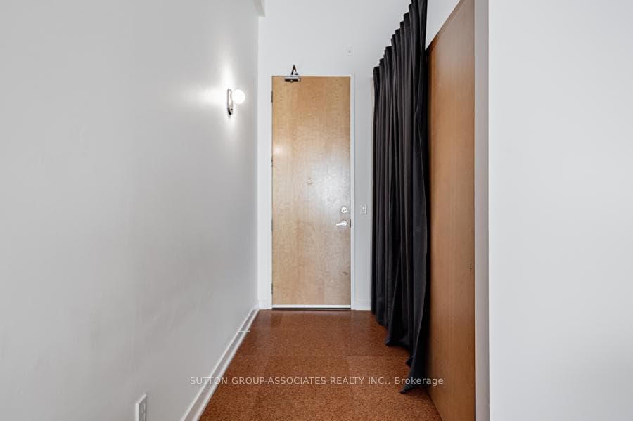 160 Baldwin Street Unit 319 photo 17