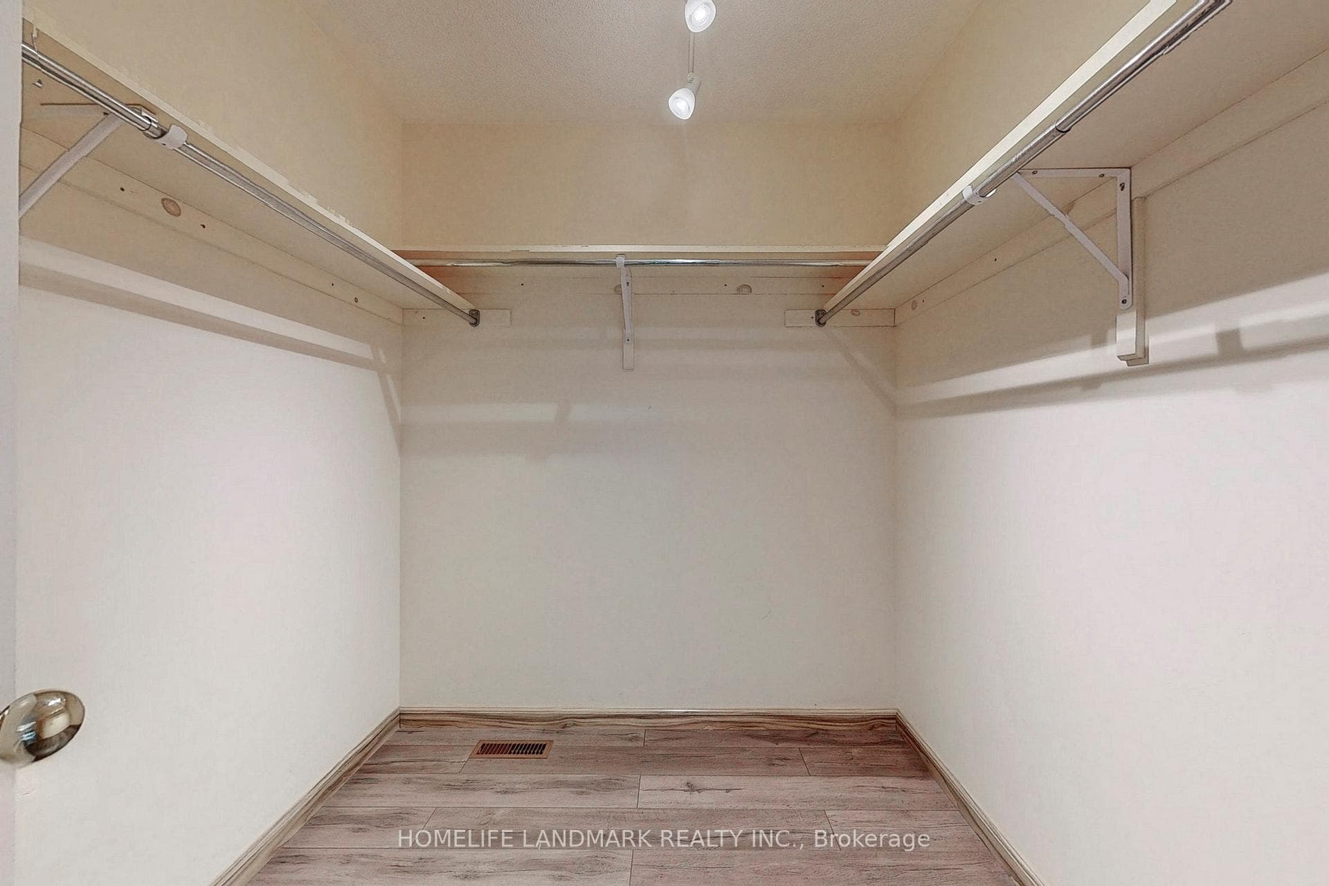 410 Carruthers Avenue photo 22