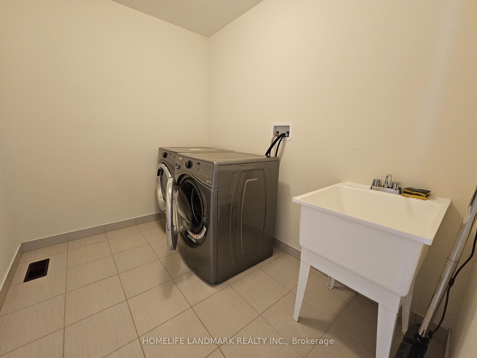 6 Wermoth Court photo 27