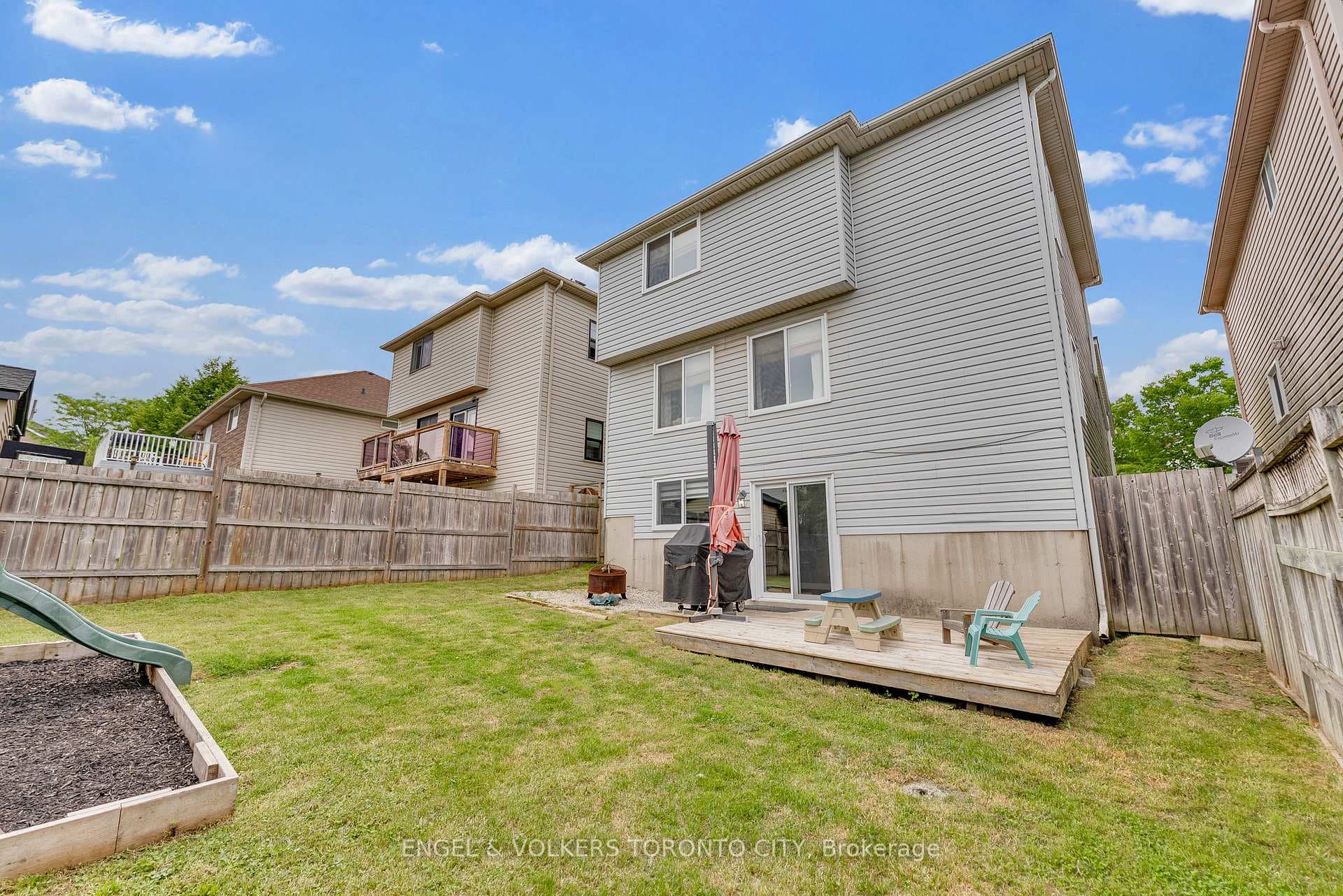 786 Hunters Gate Crescent photo 43