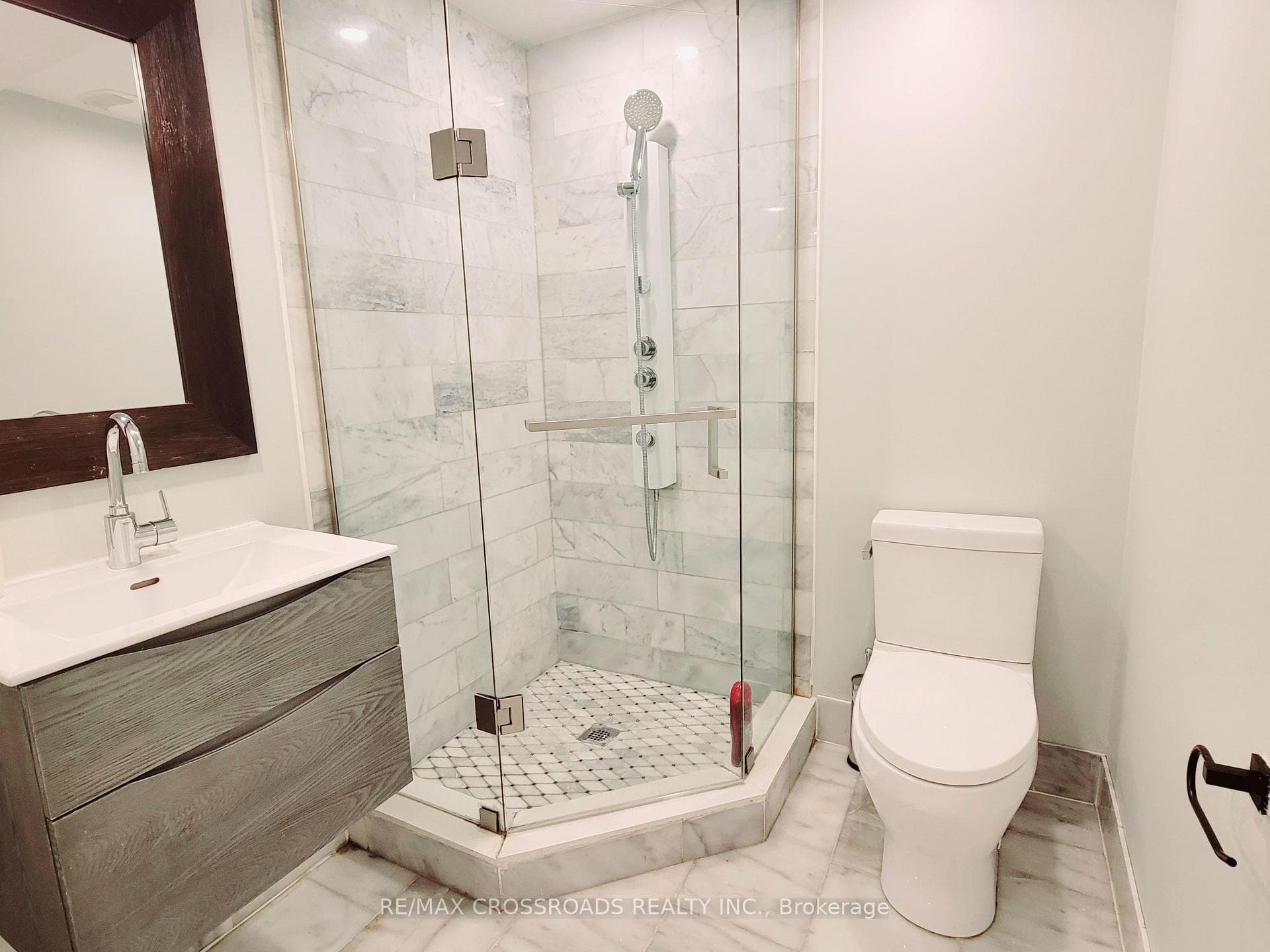 11 Maxwell Avenue photo 16