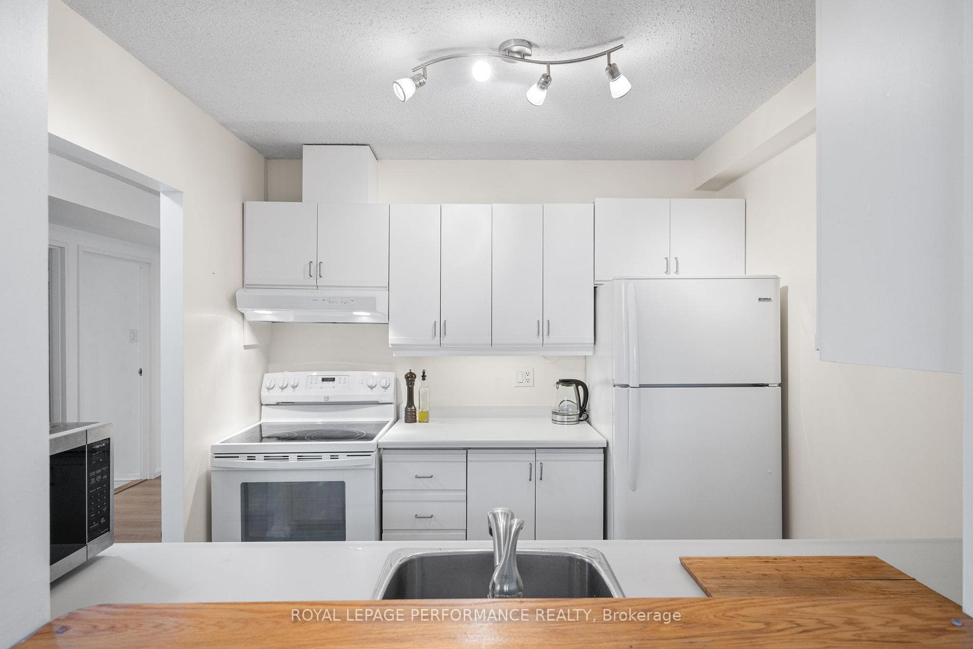 110 Forward Avenue Unit 501 photo 20