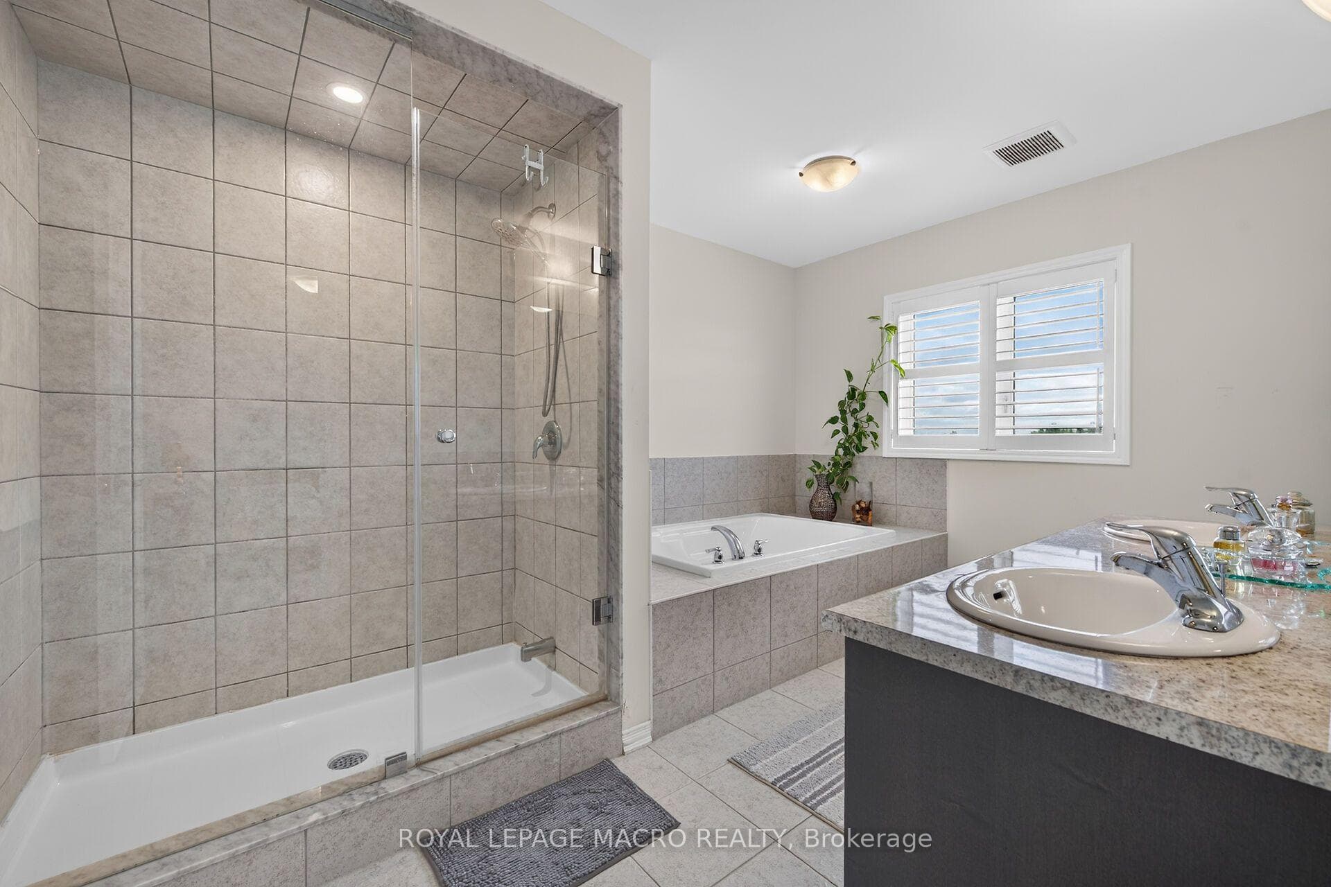 76 McWatters Street photo 29