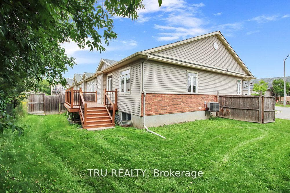 108 Villageview Private photo 33