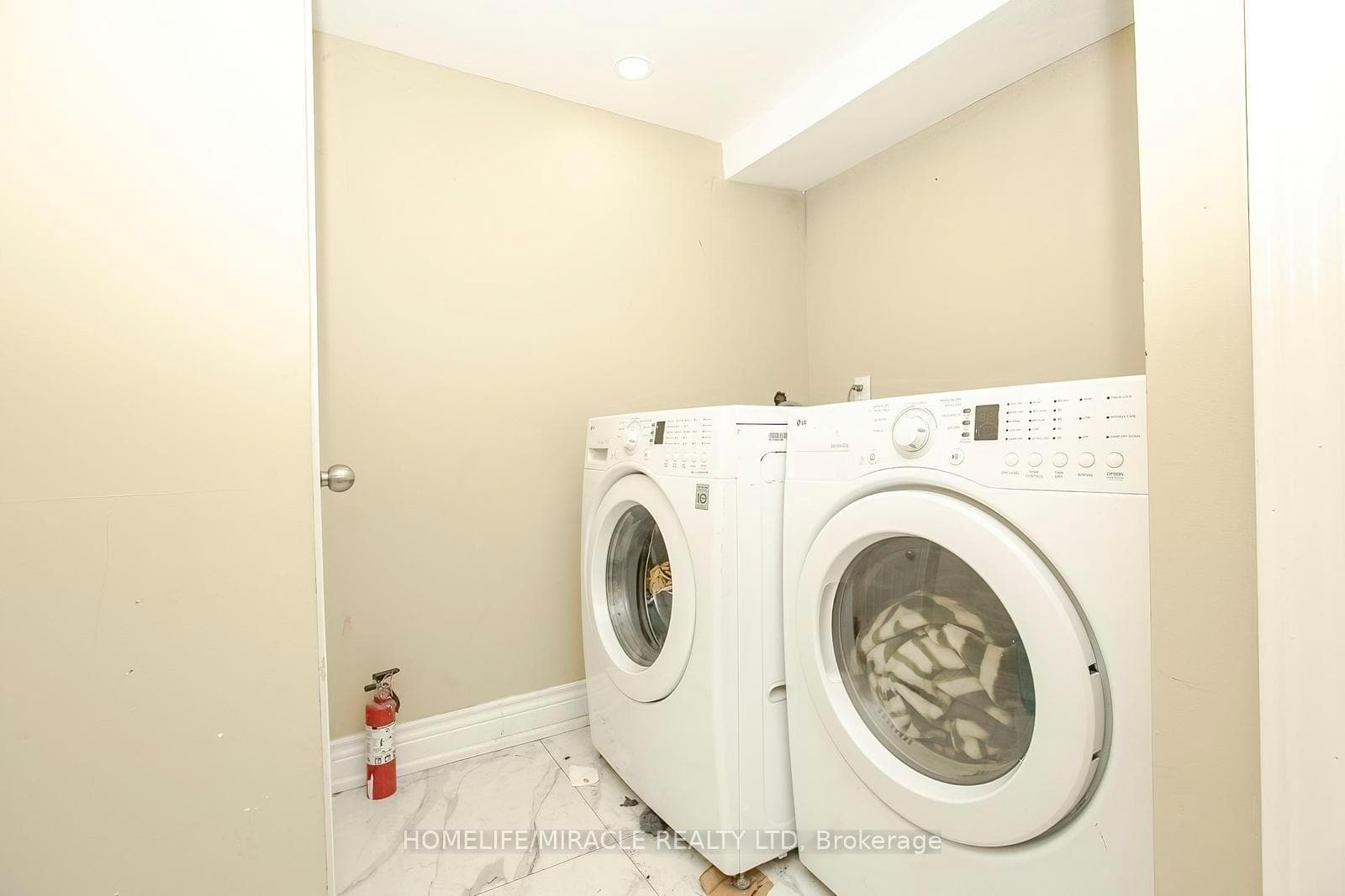 47 Longbourne Crescent photo 44