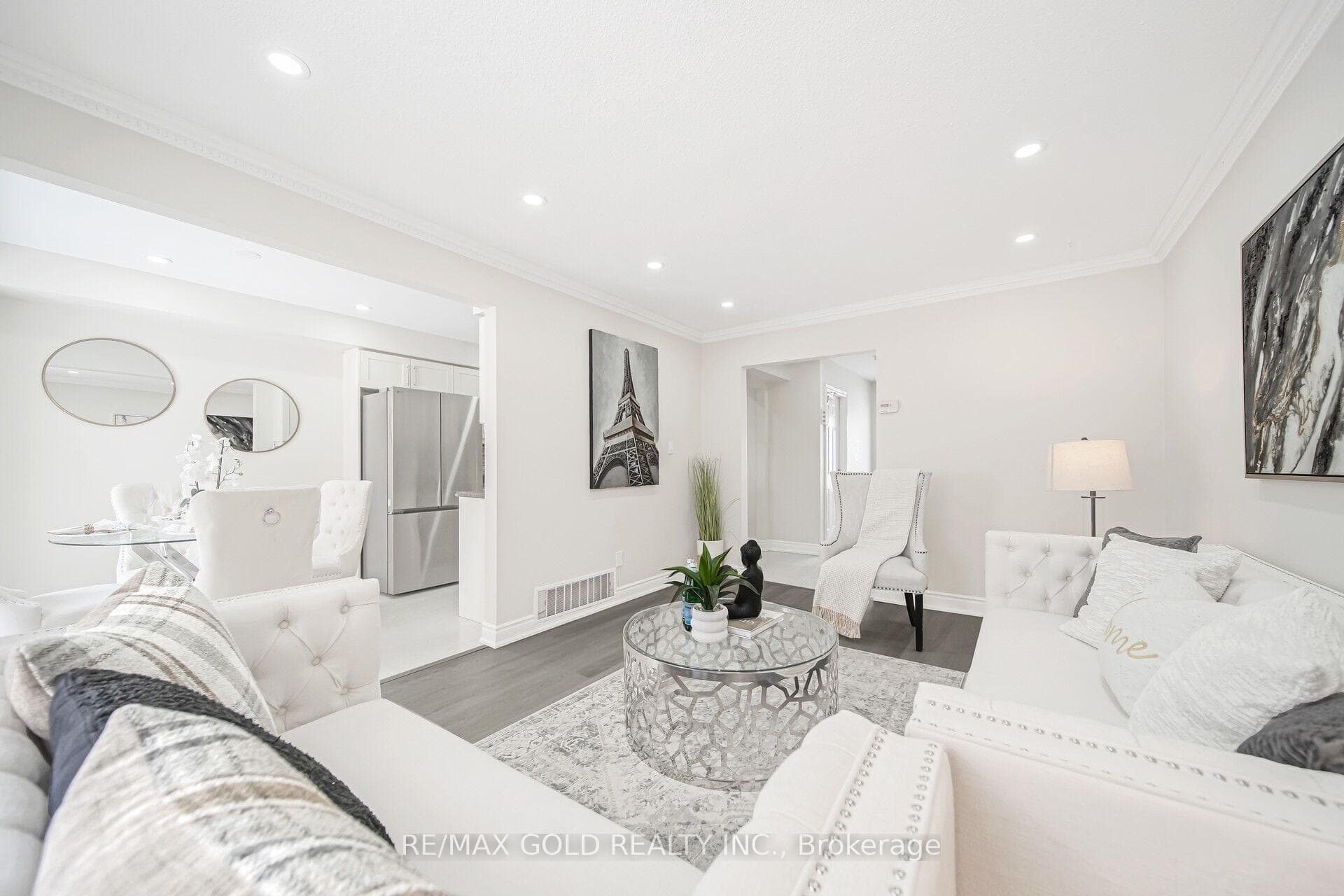 21 Burbank Crescent photo 12