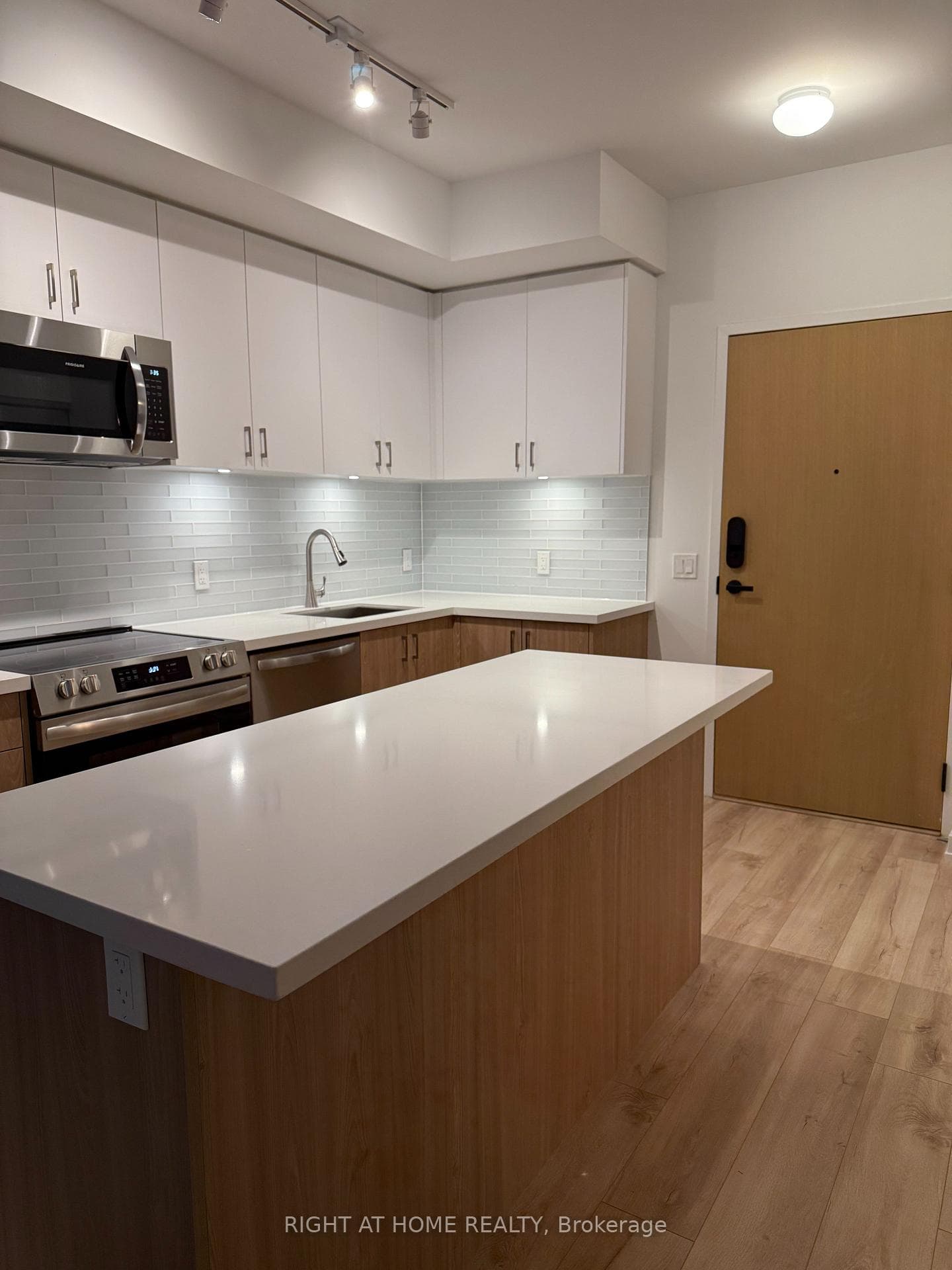333 Sunseeker Avenue Unit 242 photo 2