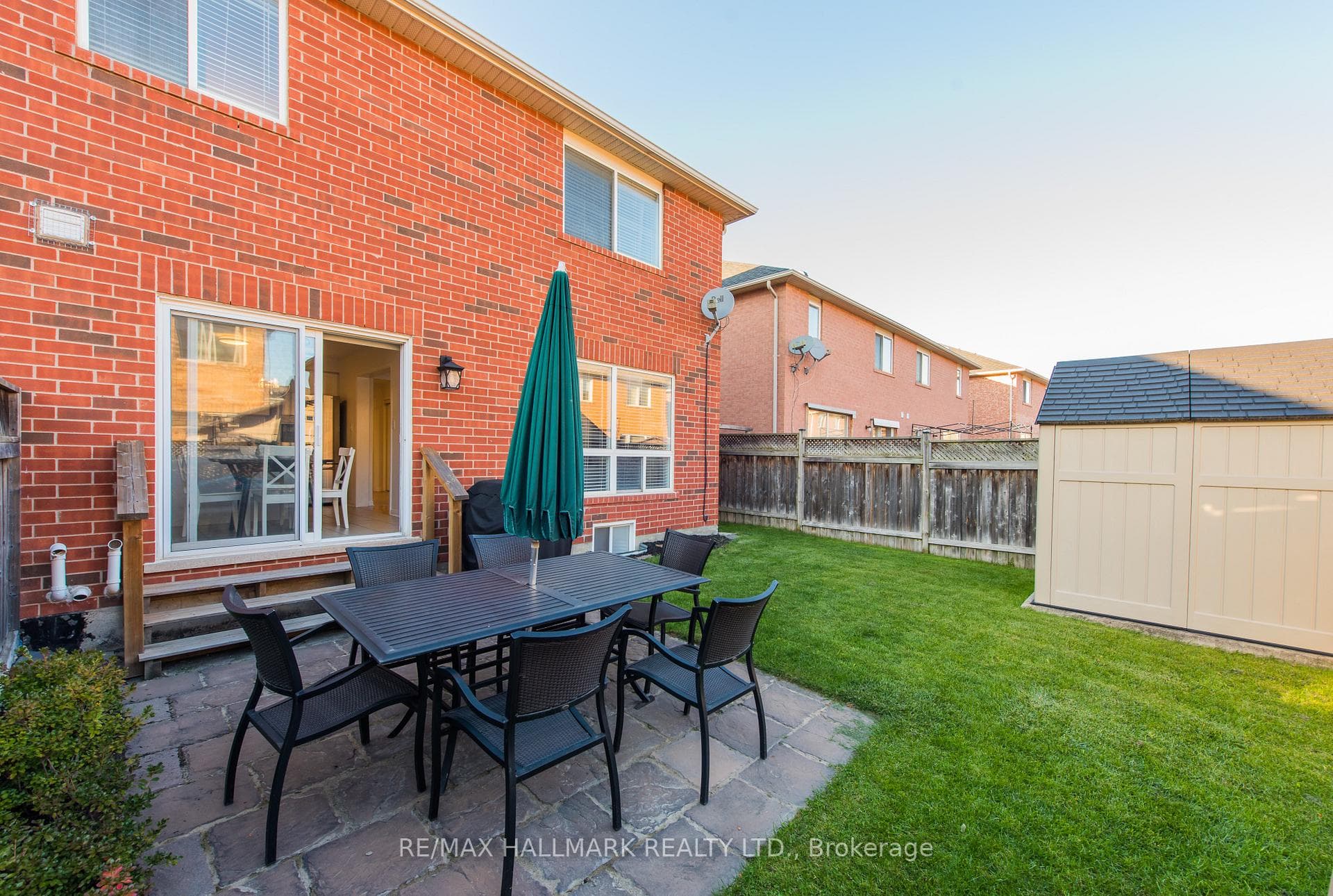 1108 Barr Crescent photo 37