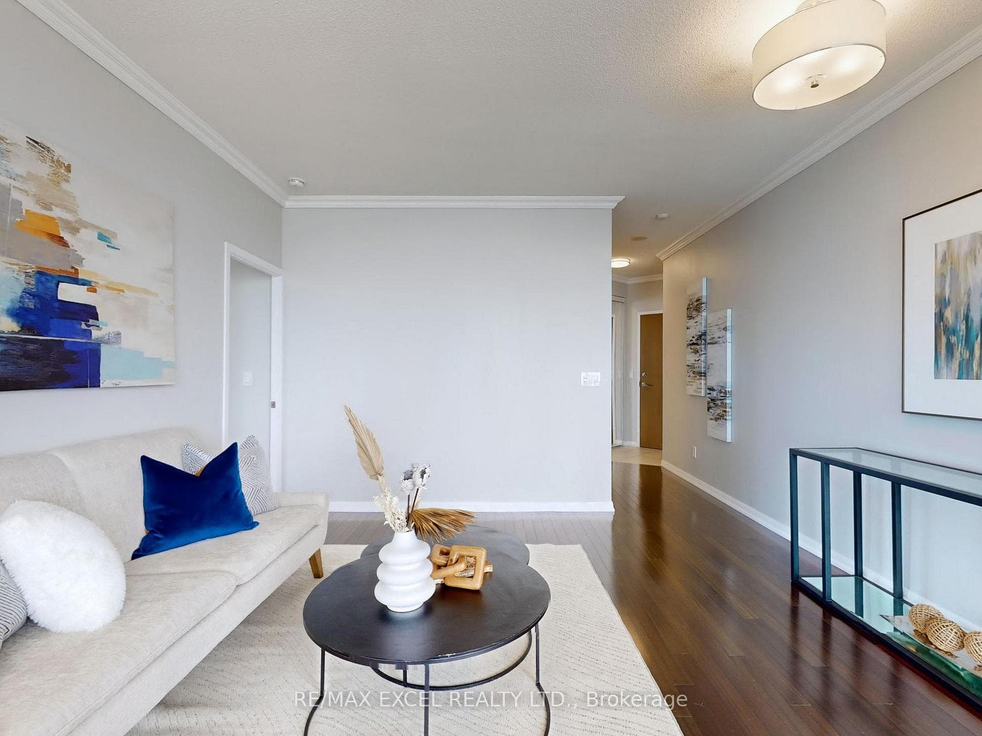Living Rm ~ Bright and Spacious