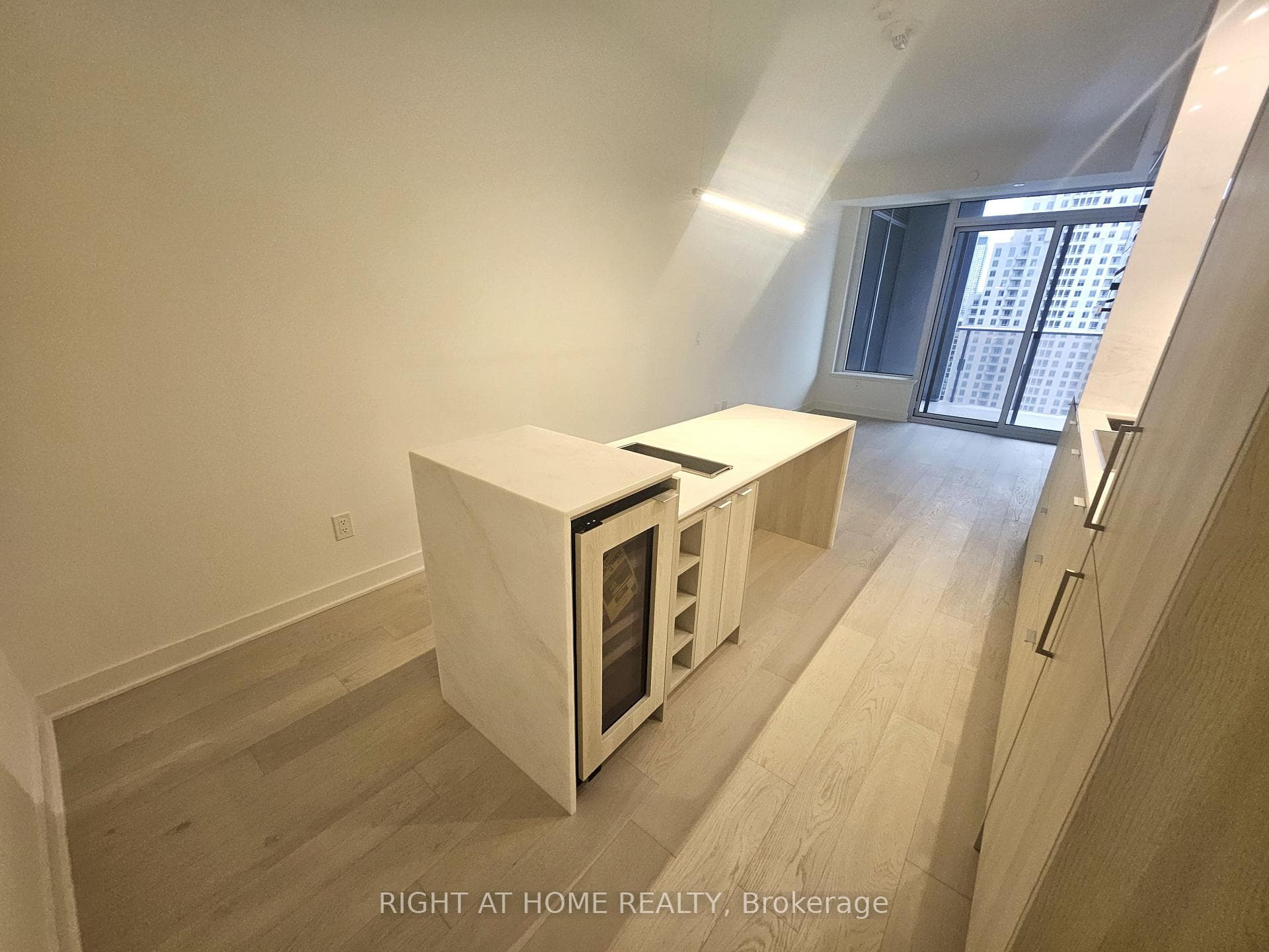 11 Yorkville Avenue Unit 1711 photo 7