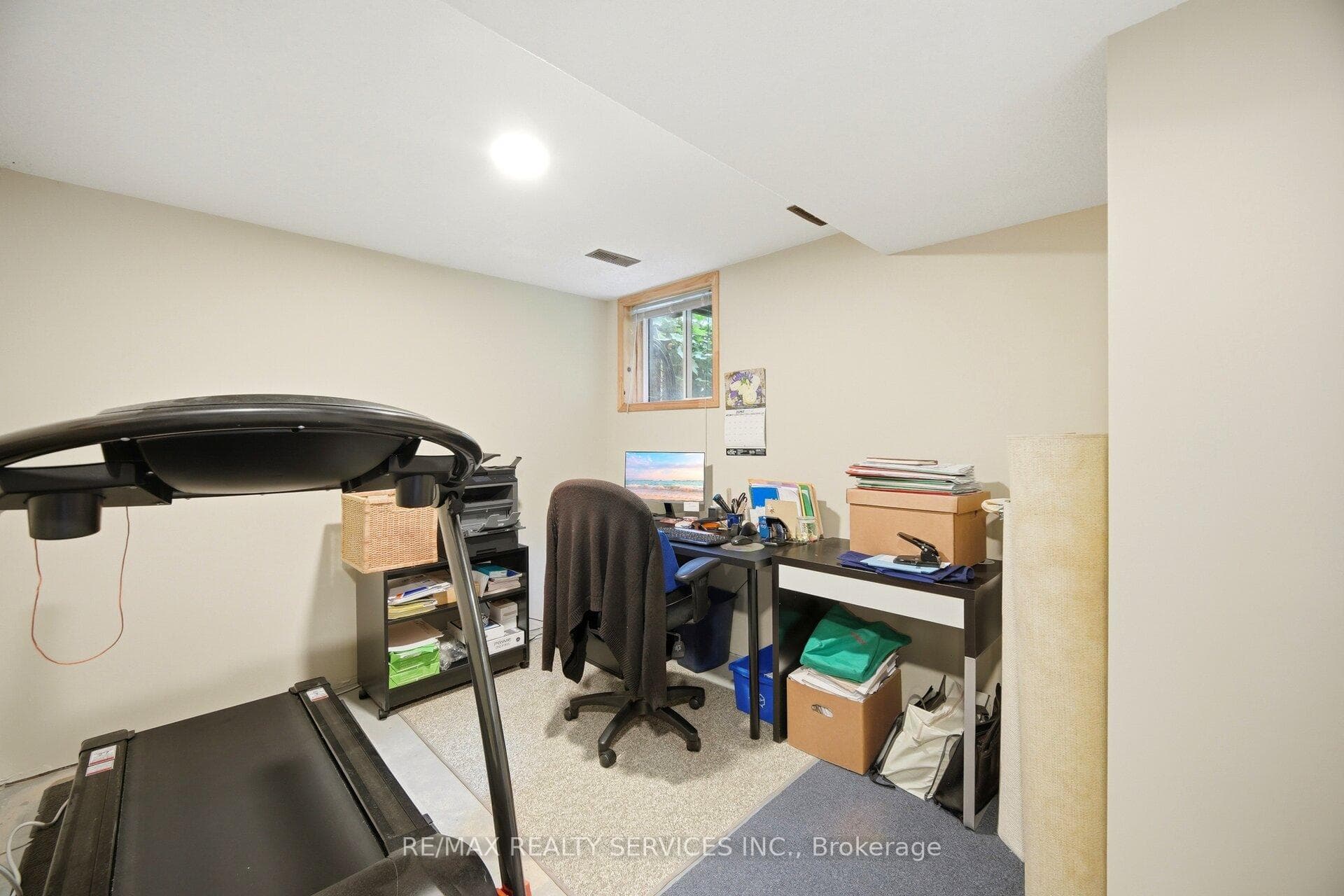 38 Furrows End photo 33