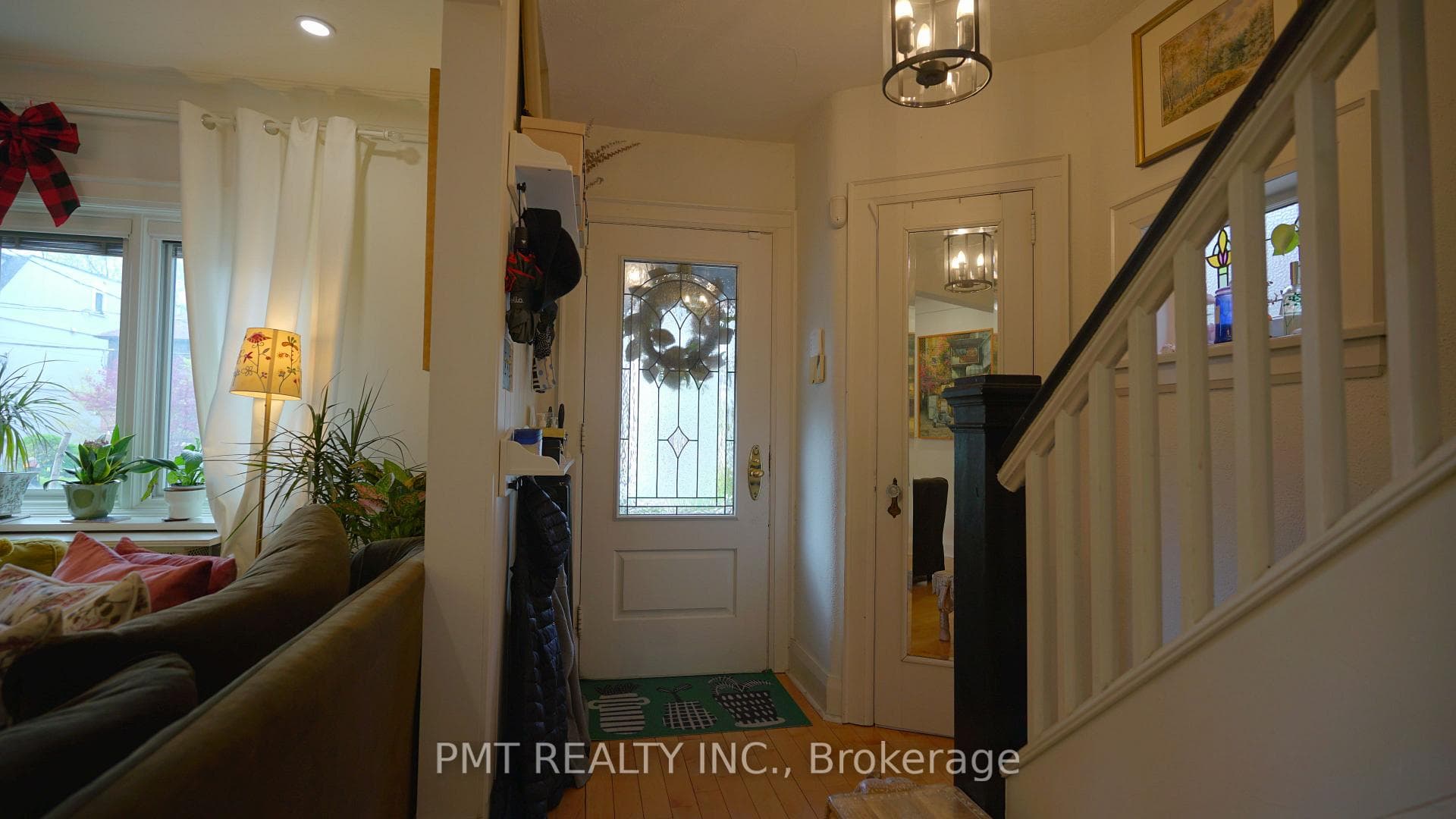 581 Soudan Avenue photo 3