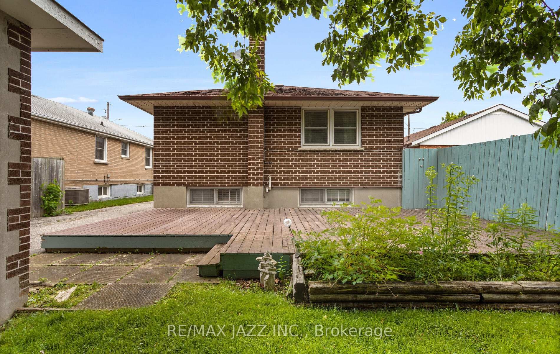 493 Crerar Avenue photo 34
