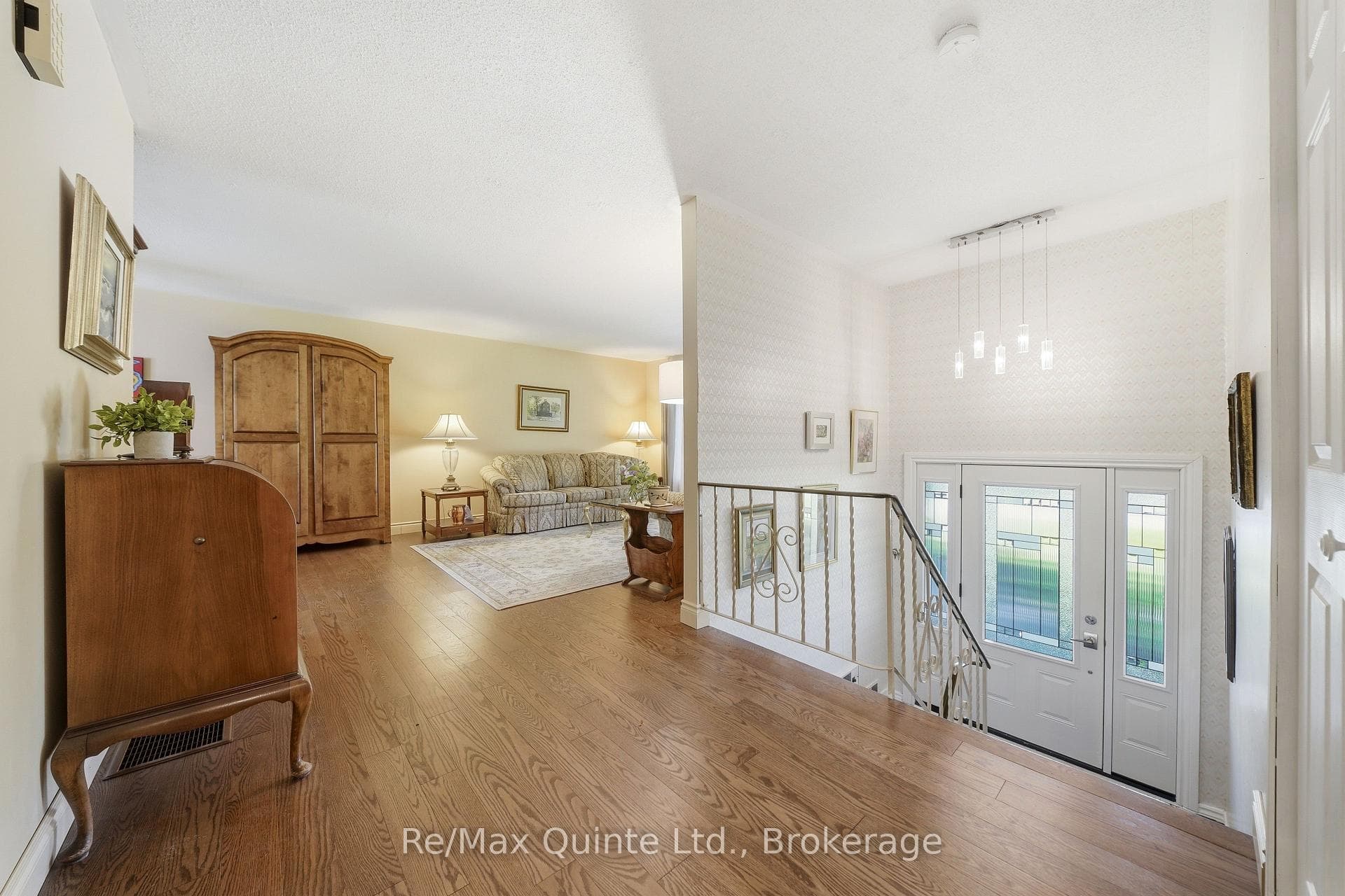 232 Colonial Road photo 7