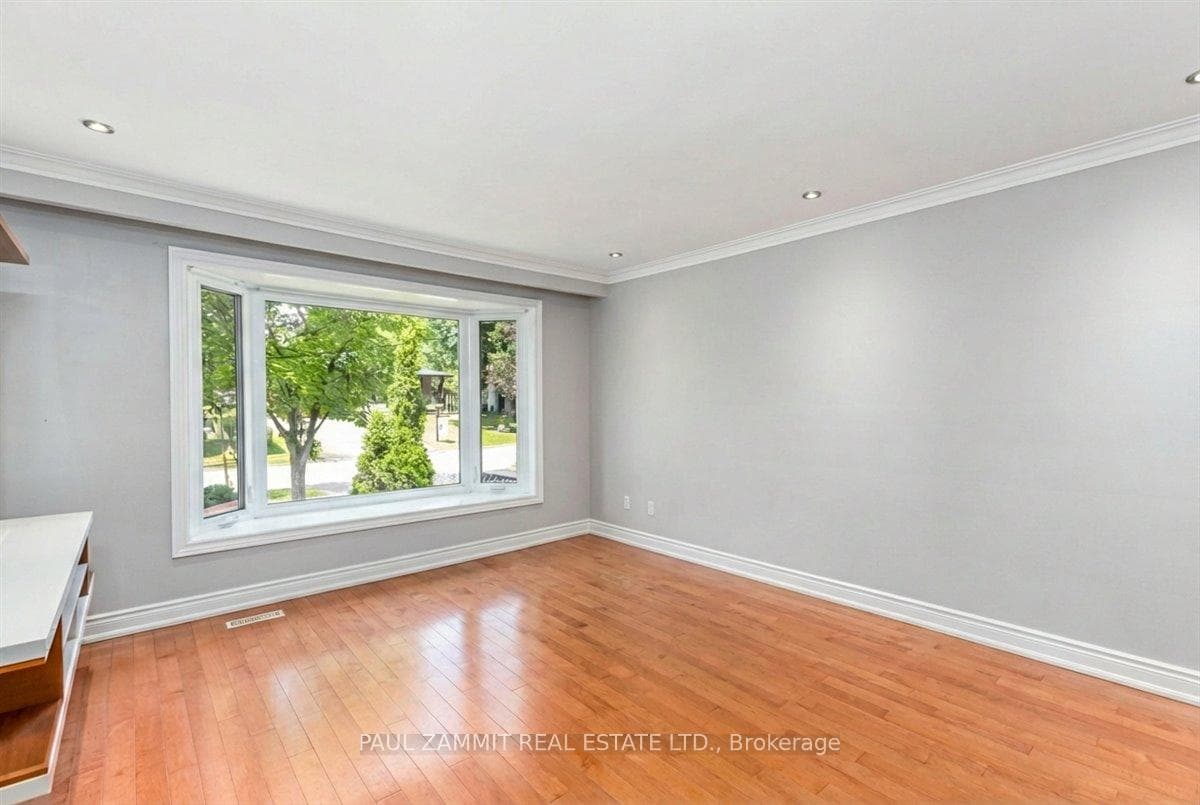 47 Ladyslipper Court photo 4