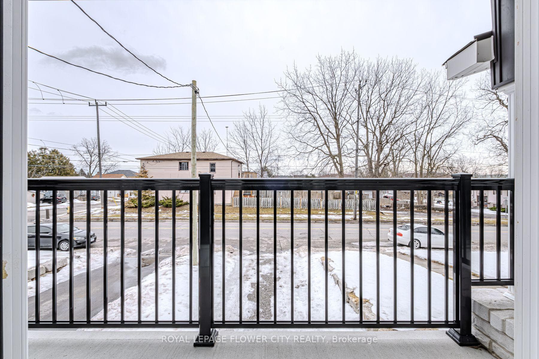 210 Queen Street photo 8