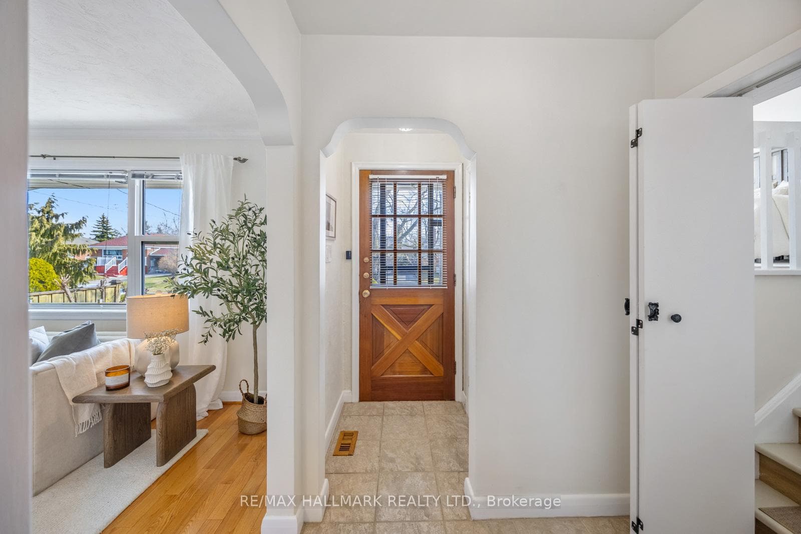 60 Greylawn Crescent photo 5