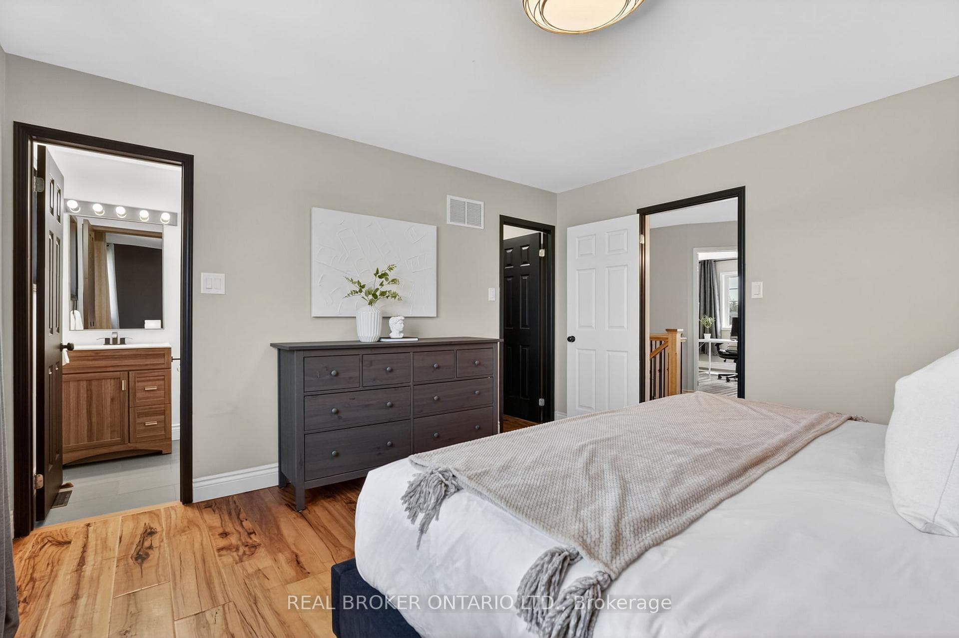 62 Moore Crescent photo 22