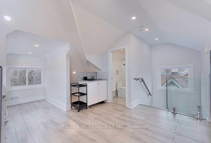 23 Radford Avenue Unit 3rd Fl photo 5