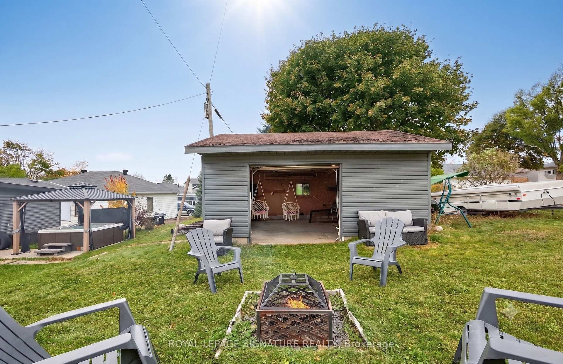 Detached Garage