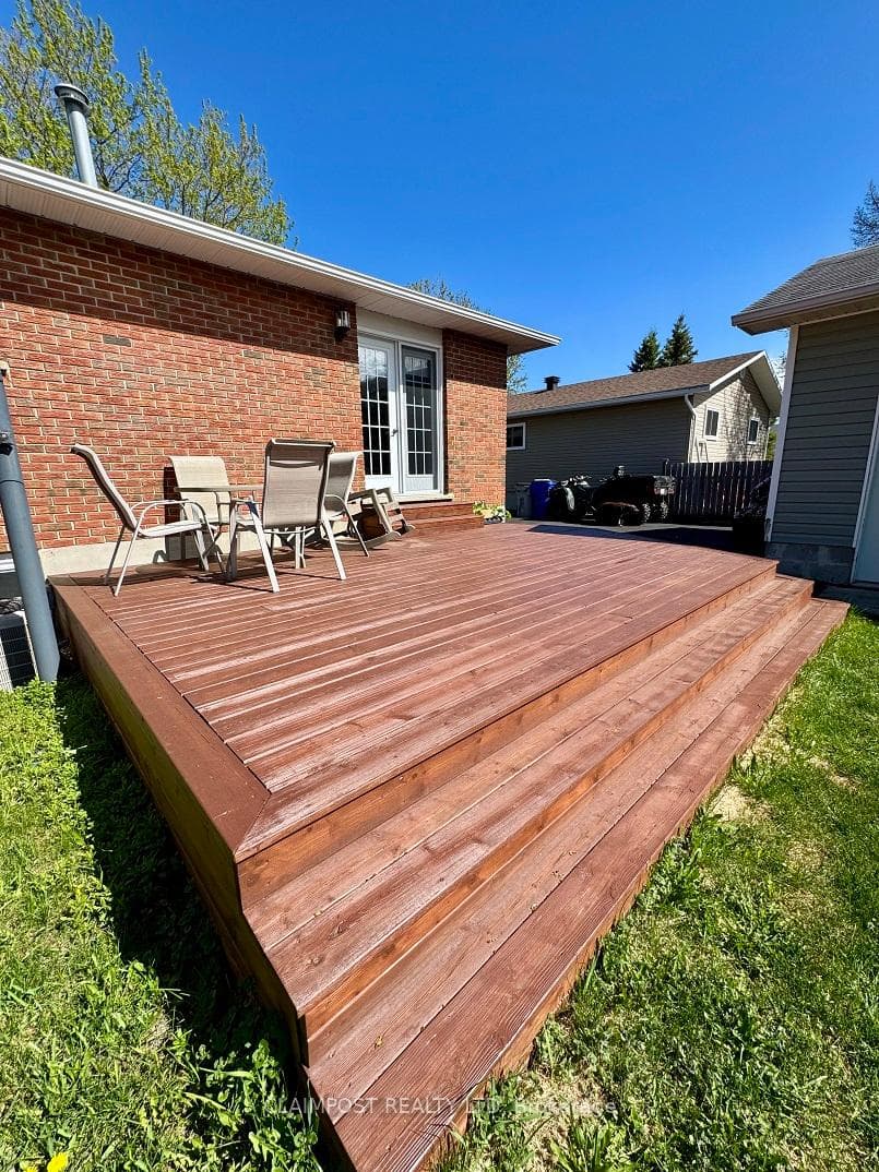 141 Rose Marie Crescent photo 30