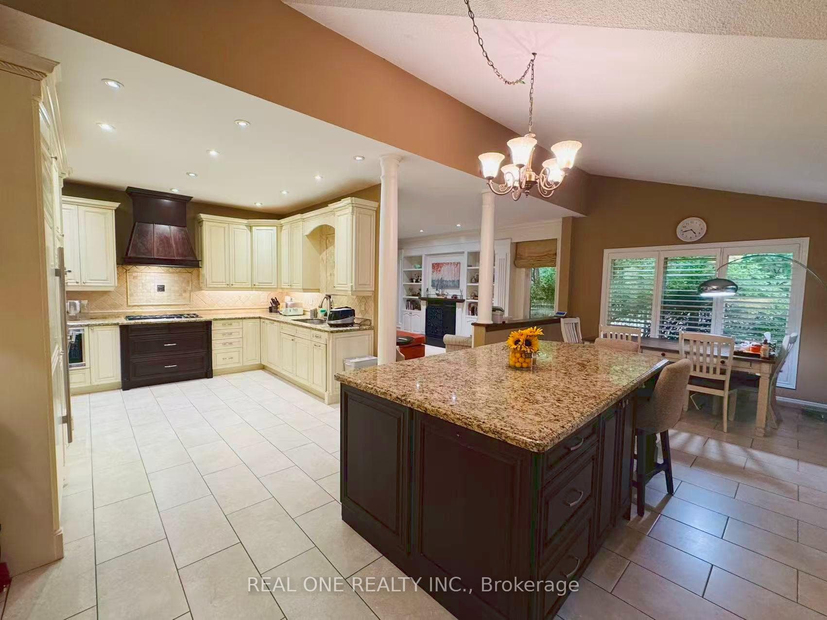 2361 Silverwood Drive photo 14