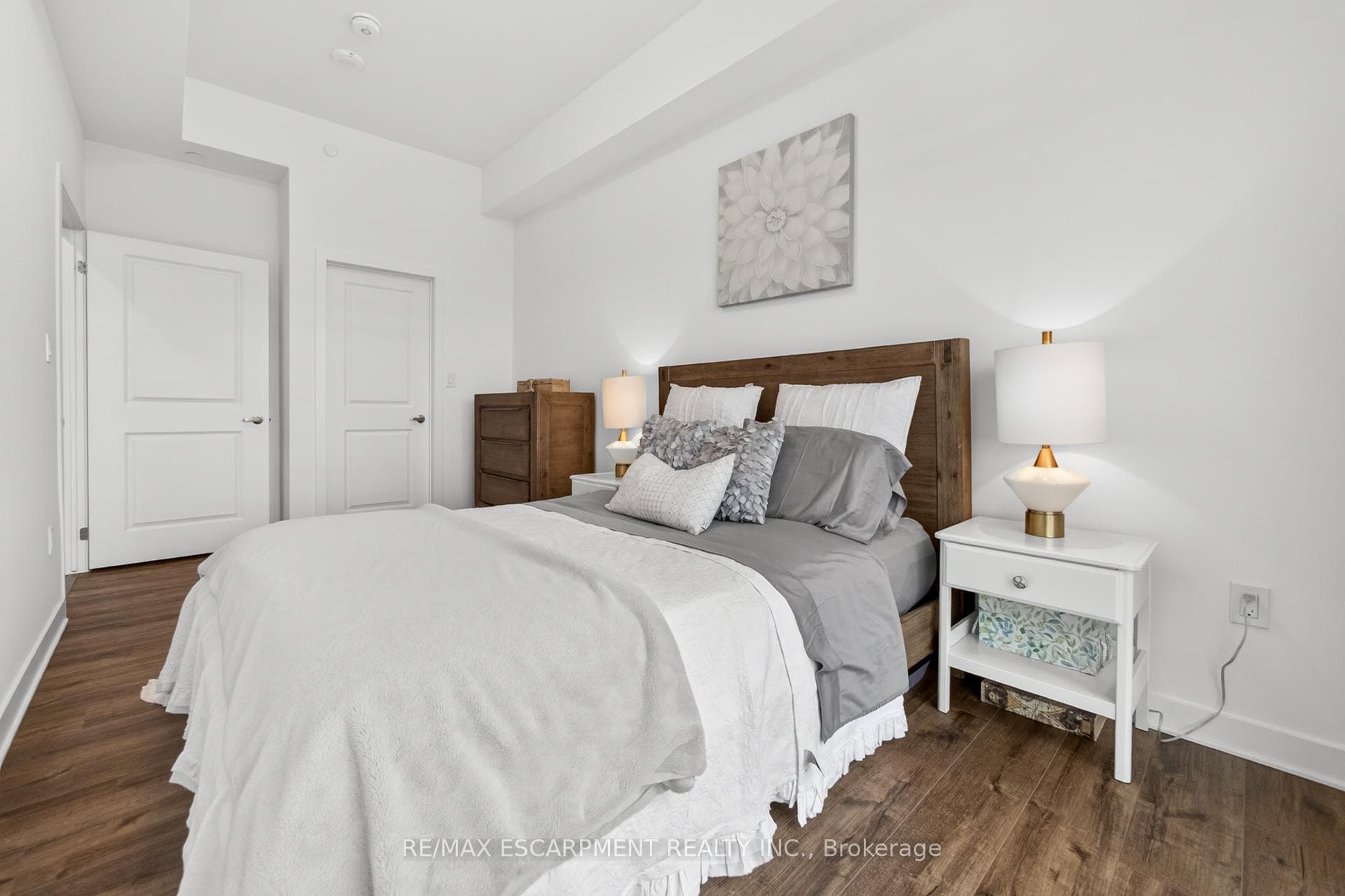 460 Dundas Street Unit 1213 photo 24