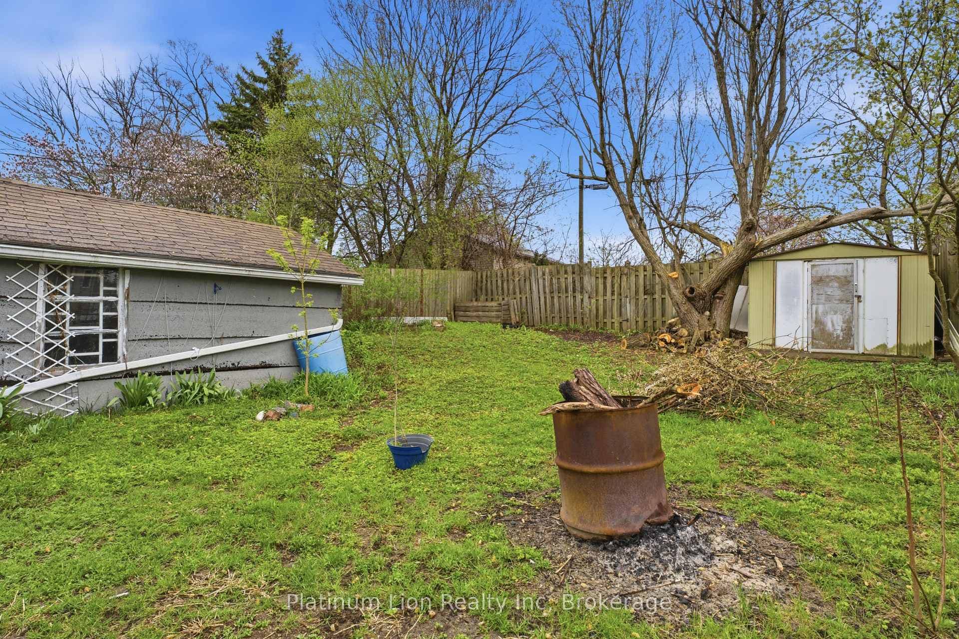609 Guelph Street photo 28