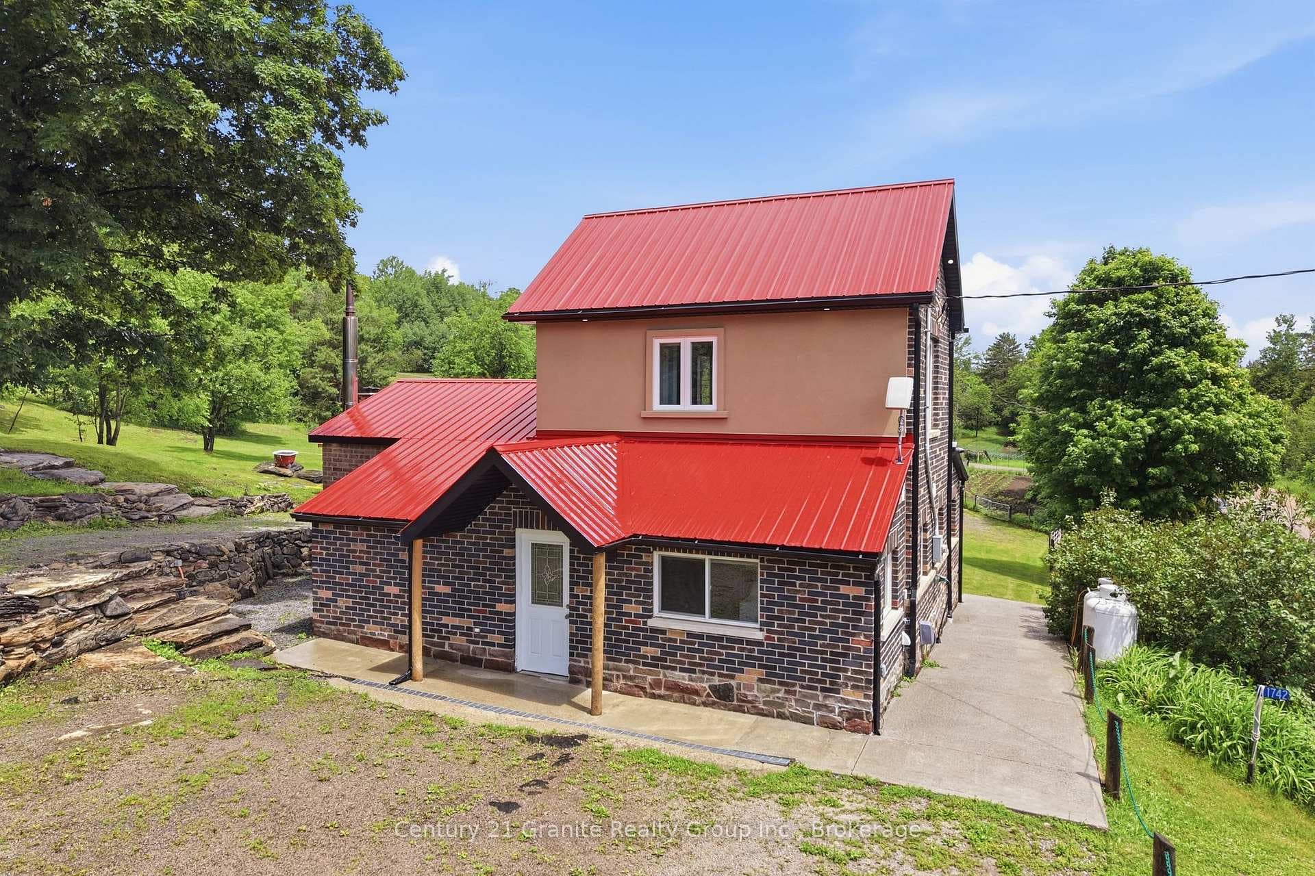 1742 Rose Island Road photo 41