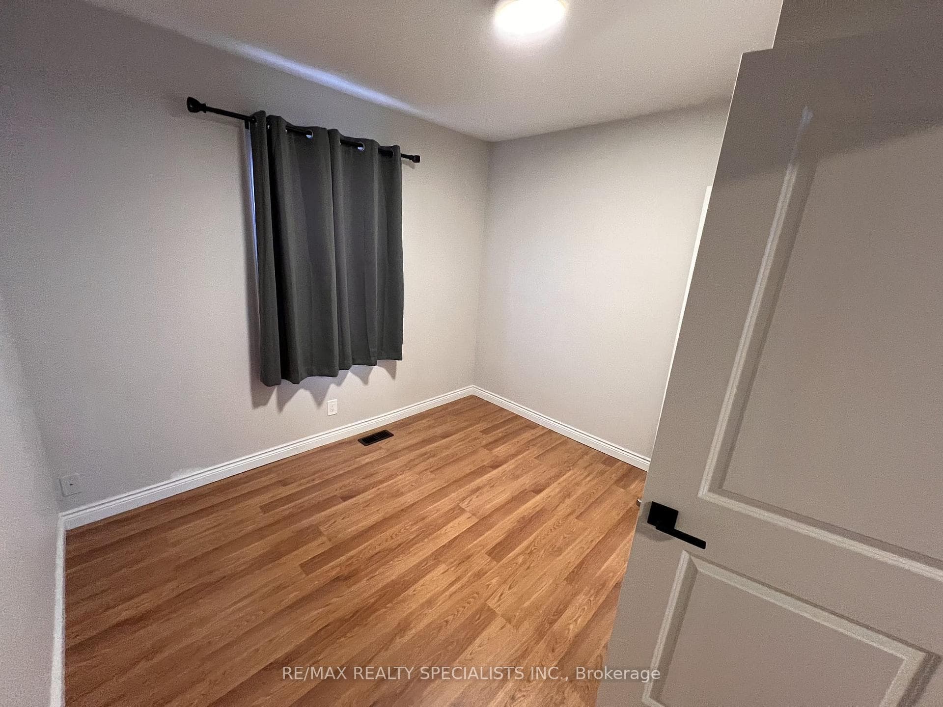 786 Walker Street photo 11