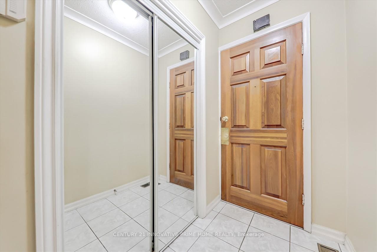 23 Neapolitan Drive Unit Main photo 4
